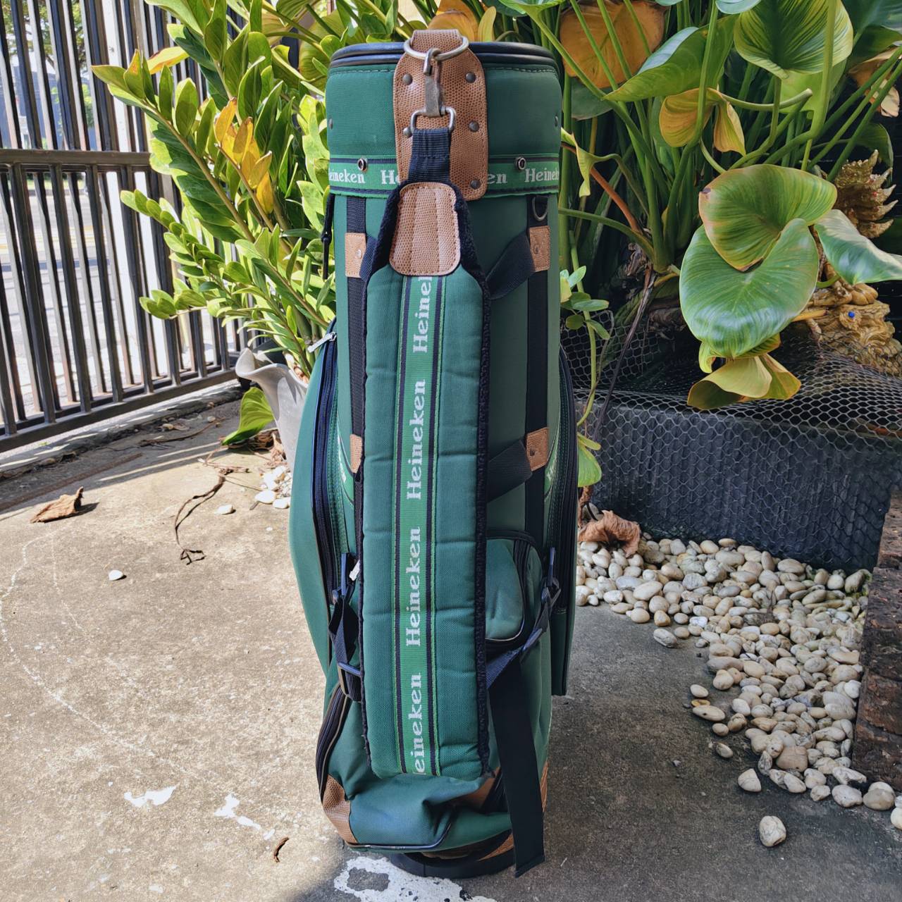 ถุงกอล์ฟ HEINEKEN ของแท้ มือสอง สภาพสวยเดิม ดีไซน์เท่ ไม่ซ้ำใคร ใครเป็นสายสะสม ห้ามพลาด!