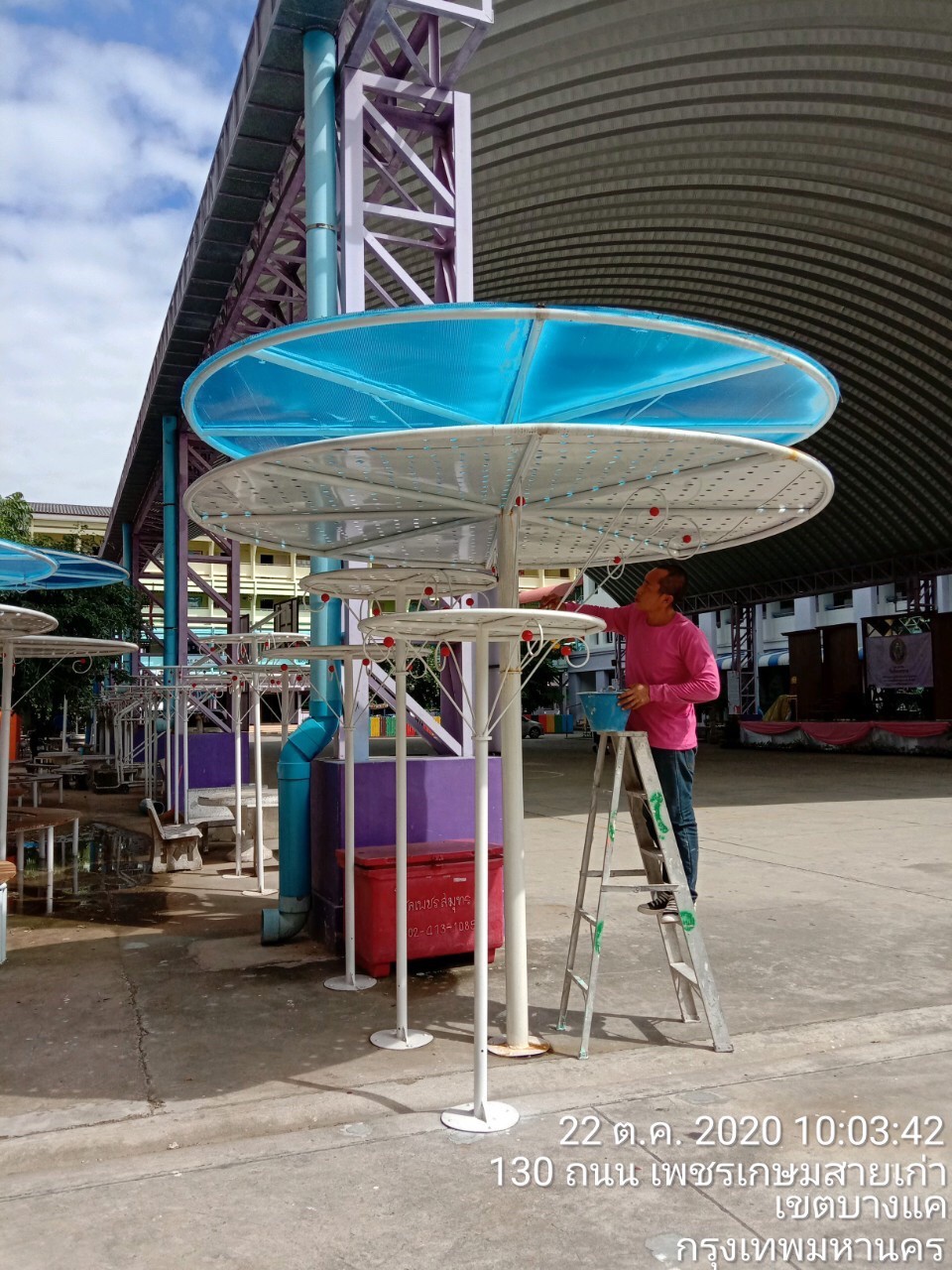 ราชวินิตประถม(บางแค)ทำเวที,ประตู,ที่นั่ง,สนามเด็กเล่น