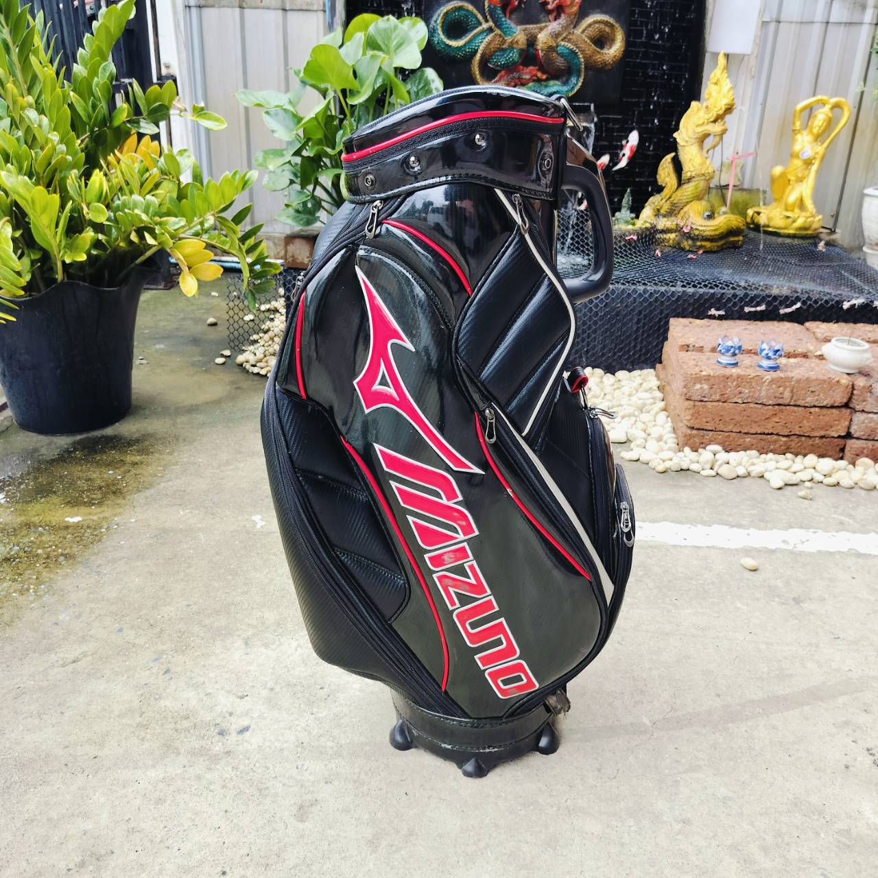 ถุงกอล์ฟ MIZUNO มือสอง ของแท้ สีดำ สวยสปอร์ตพรีเมี่ยมน่าใช้มากค่ะ ลดราคาพิเศษที่สุด!!! ของใหม่หมื่นกว่าบาท