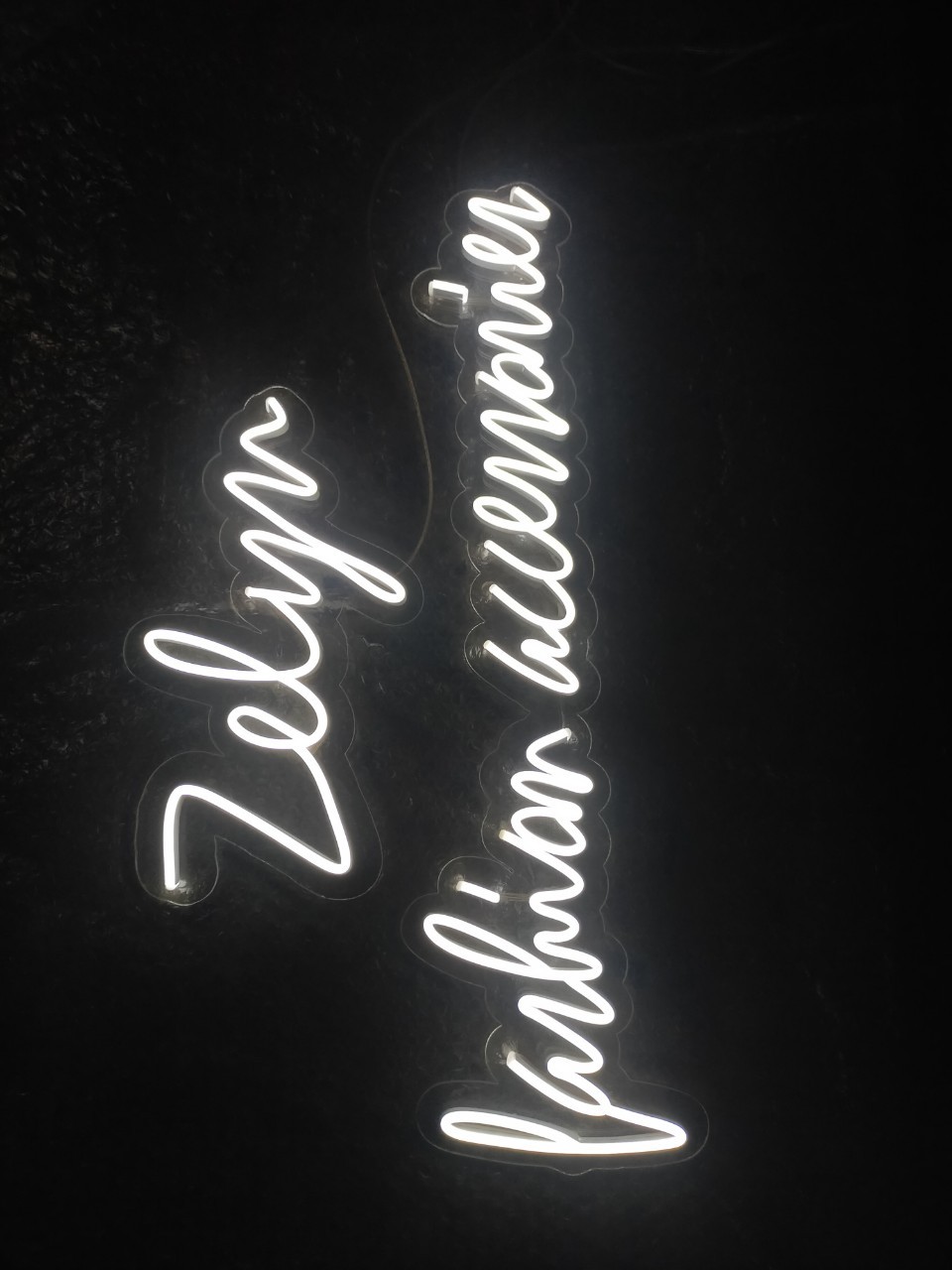 ไฟนีออน เฟค