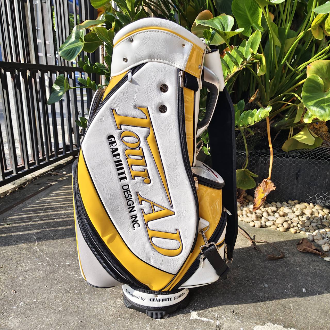 ถุงกอล์ฟ TOUR AD ถุง TOUR ใบใหญ่ ภายในบุกำมะหยี่ น่าใช้แบบสุดๆเลยค่ะ