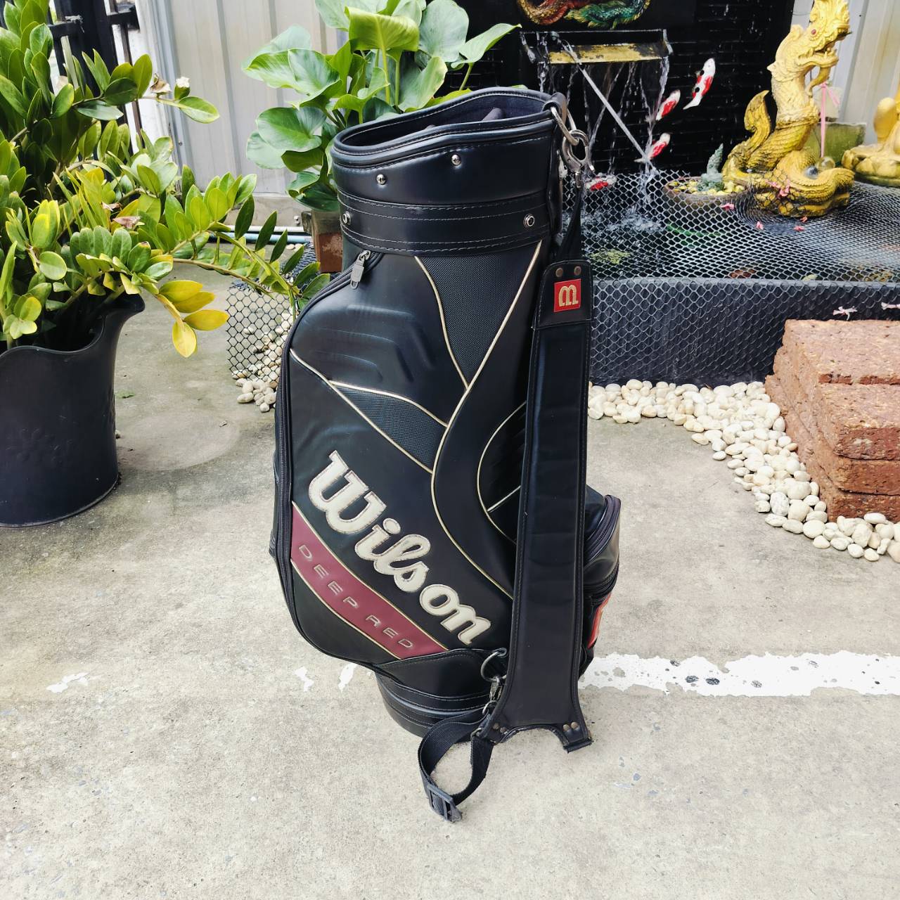 กอล์ฟ WILSON ถุงDEEP RED มือสอง สภาพดีพร้อมใช้ เป็นถุง TOUR ใบใหญ่ วัสดุดีมาก