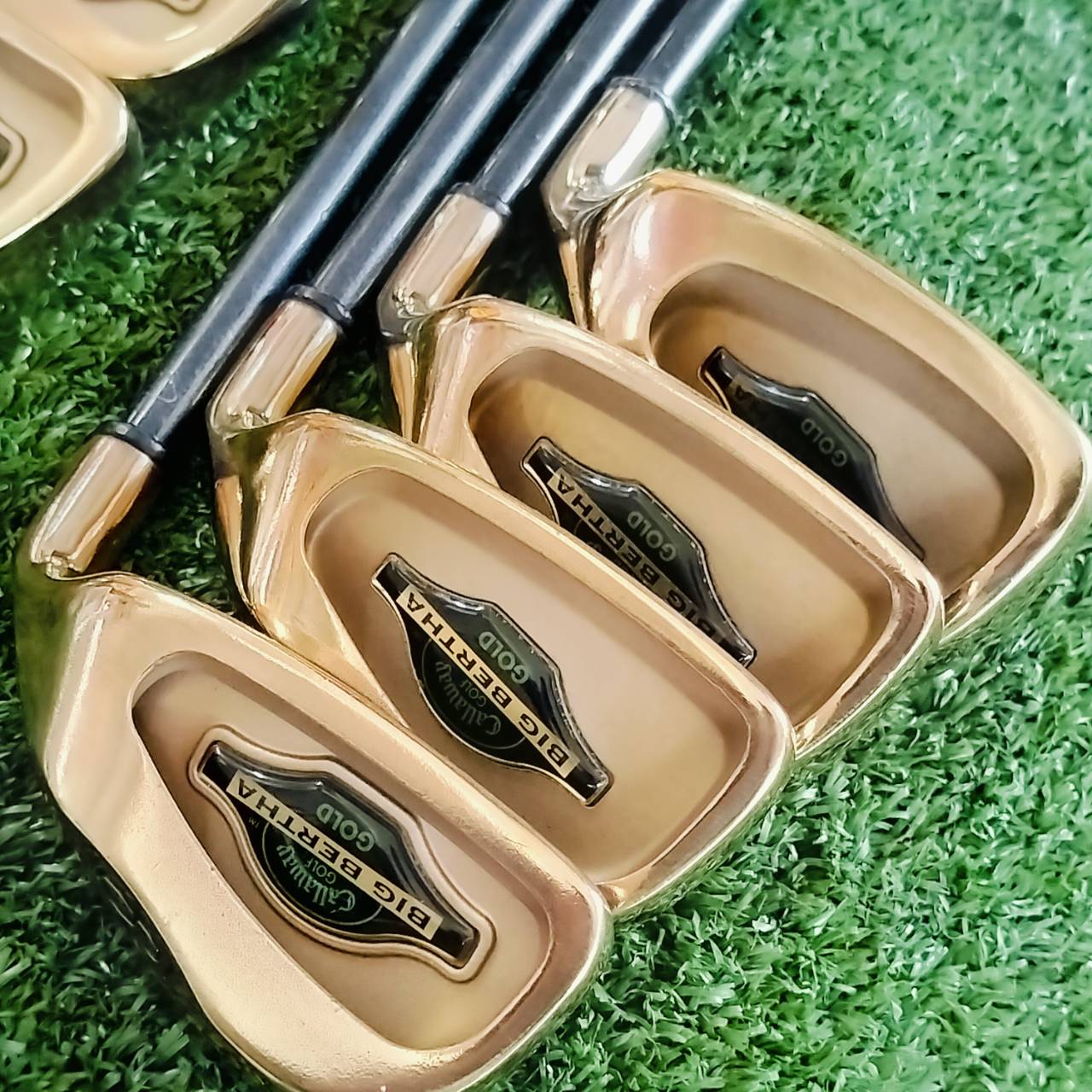 ชุดเหล็ก Callaway BIGBERTHAR GOLD ผลิตจากวัสดุ ทองแดงเบริลเลียม ( BeCu ) ปัดเงาให้เรียบร้อย สวยระดับนางฟ้า หรูหรามาก ไม้กอล์ฟพรีเมี่ยมมือสอง By NakaraLuxurious