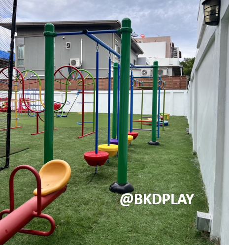 บาร์ปีนป่ายแป้นลูกกลม ทางเดินฝึกทรงตัว เครื่องเล่นสนามกลางแจ้ง เครื่องเล่นสนามเหล็ก สั่งผลิต ขนาด 120x300x200 ซม.