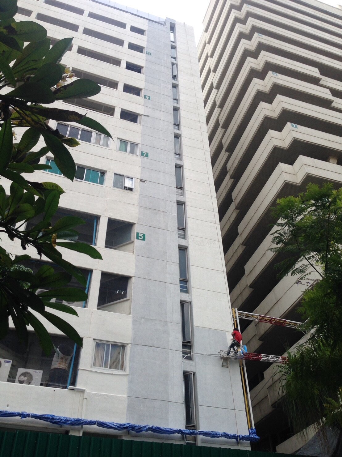 1.งานปรับปรุงระเบียงเปลี่ยนท่อและทาสีตึกอัษฎางค์ชั้น 1-13 รพ.ศิริราช