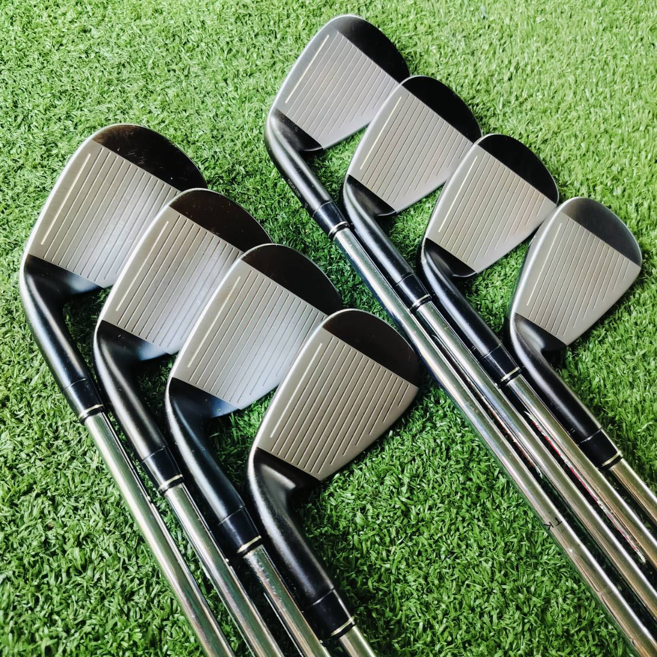 ชุดเหล็ก Taylormade BURNER 2.0 เป็นชุดที่พัฒนาปิดจุดอ่อนรอบด้าน ตีสนุกขึ้นมาก เข้าบอลแน่นขึ้น และได้ระยะทางที่ไกลขึ้นอย่างเห็นได้ชัด ไม้กอล์ฟพรีเมี่ยมมือสอง ของแท้ By NakaraLuxurious