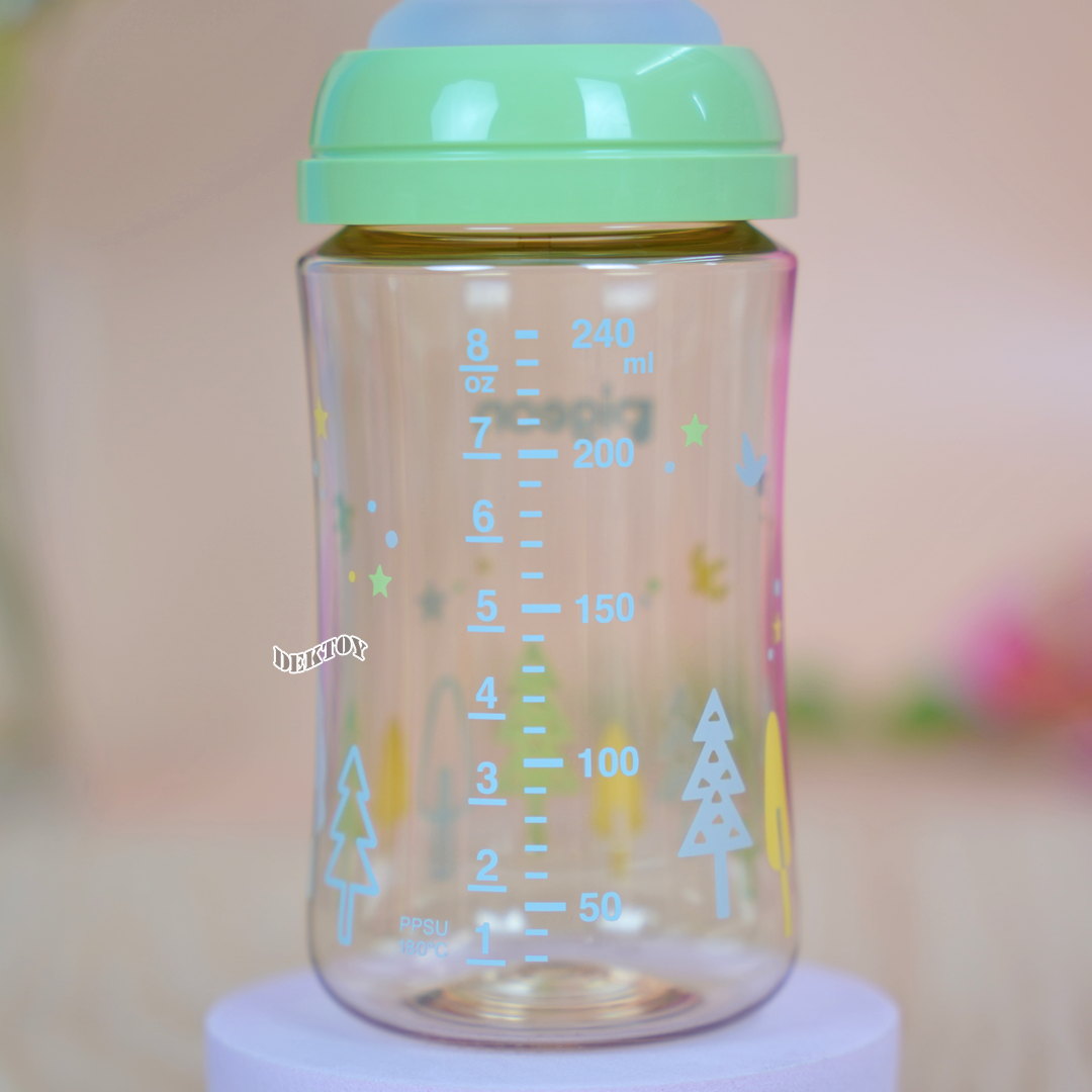 Pigeon พีเจ้น ขวดนมสีชา 8 ออนซ์.+ จุกซอฟท์ทัช พลัส M แพค3ขวด ลาย Natural