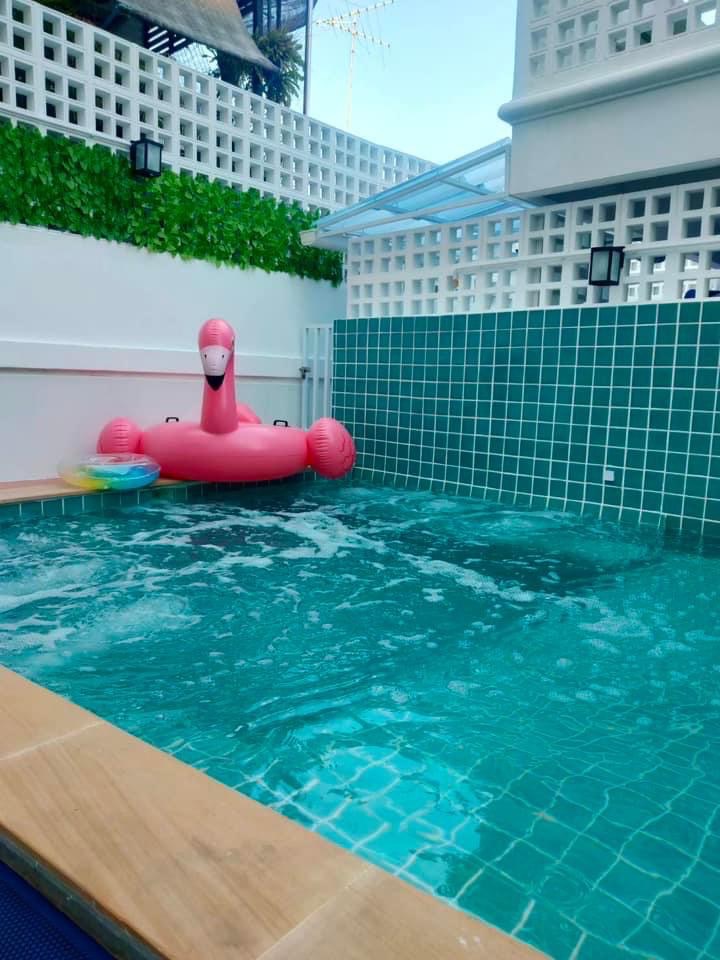 Poolvilla บ้านแสนสุขบางแสน by บ้านชิดหาด หลังใหญ่