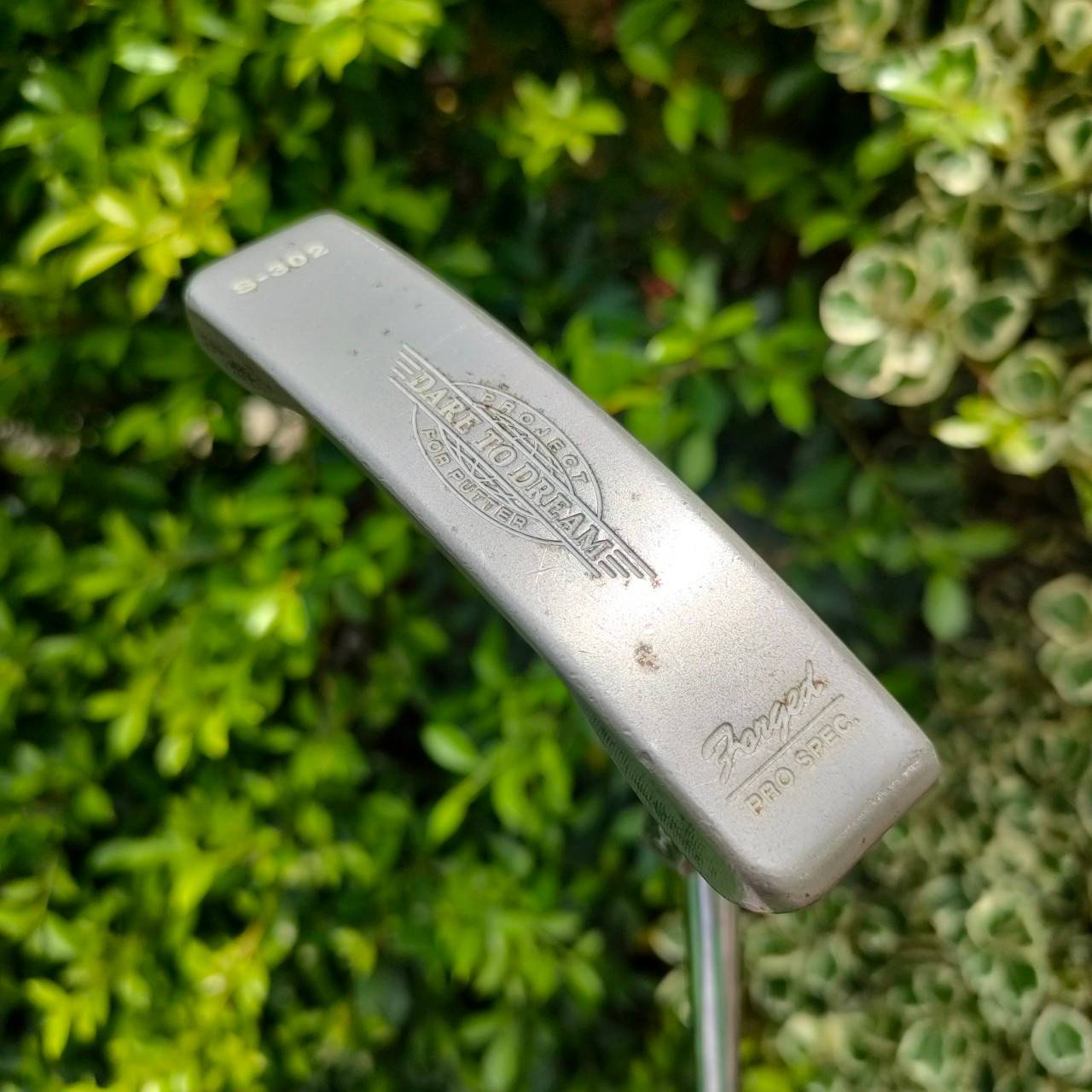 PUTTER MIZUNO DARE TO DREAM เป็นเหล็ก FORGED JAPAN หายากในพัตเตอร์ ความยาว 34 นิ้ว สุดยอดพัตเตอร์ลิมิเต็ด วัสดุสุดพรีเมี่ยม น้ำหนักดีมาก และหน้าสัมผัส เป็น MILLED เกาะไลน์มากแน่นอน พัตต์ดีมาก