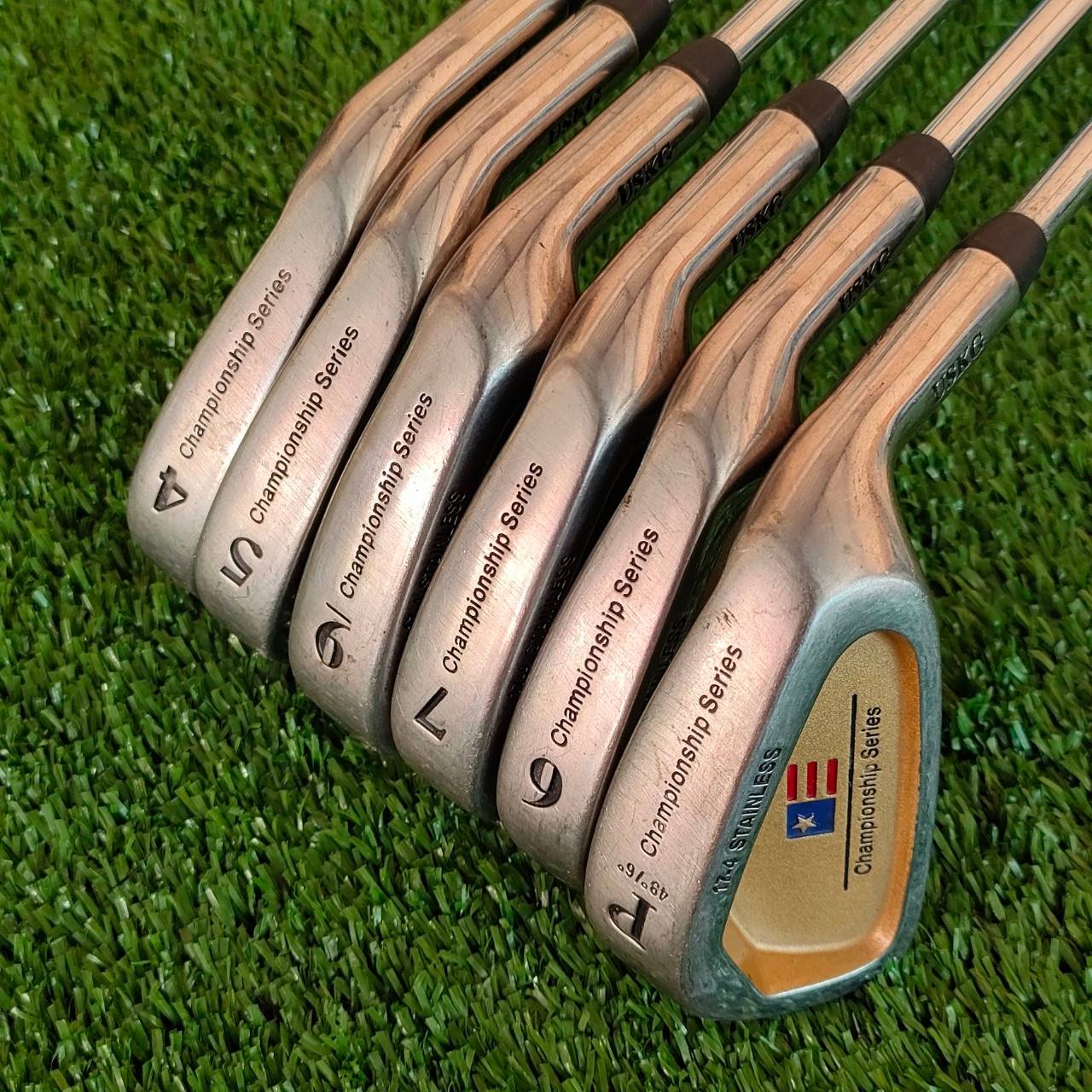 ** ไม้กอล์ฟสำหรับเด็ก ** ชุดเหล็ก U.S.KIDS GOLF 17-4 STAINLESS มีเหล็ก 4,5,6,7,9 เเละ PW **ขาดเหล็ก 8 ** ความยาวเหล็ก 7 ** 36 นิ้ว *