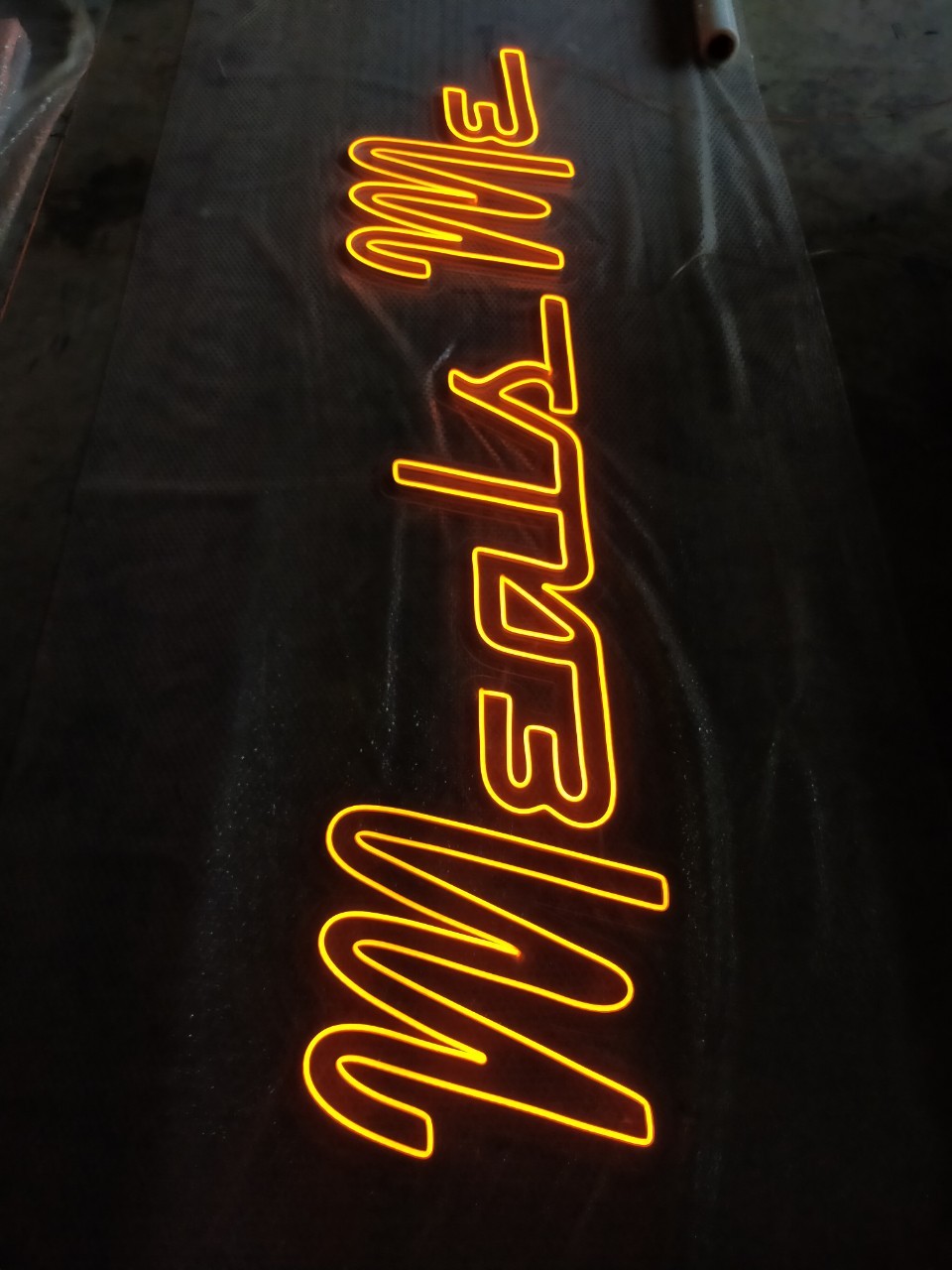 ไฟนีออน เฟค