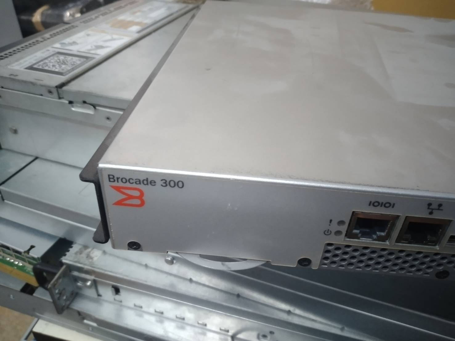 Brocade 300 DS-300B 24 Port พร้อมโมดูลเต็มทุกช่อง