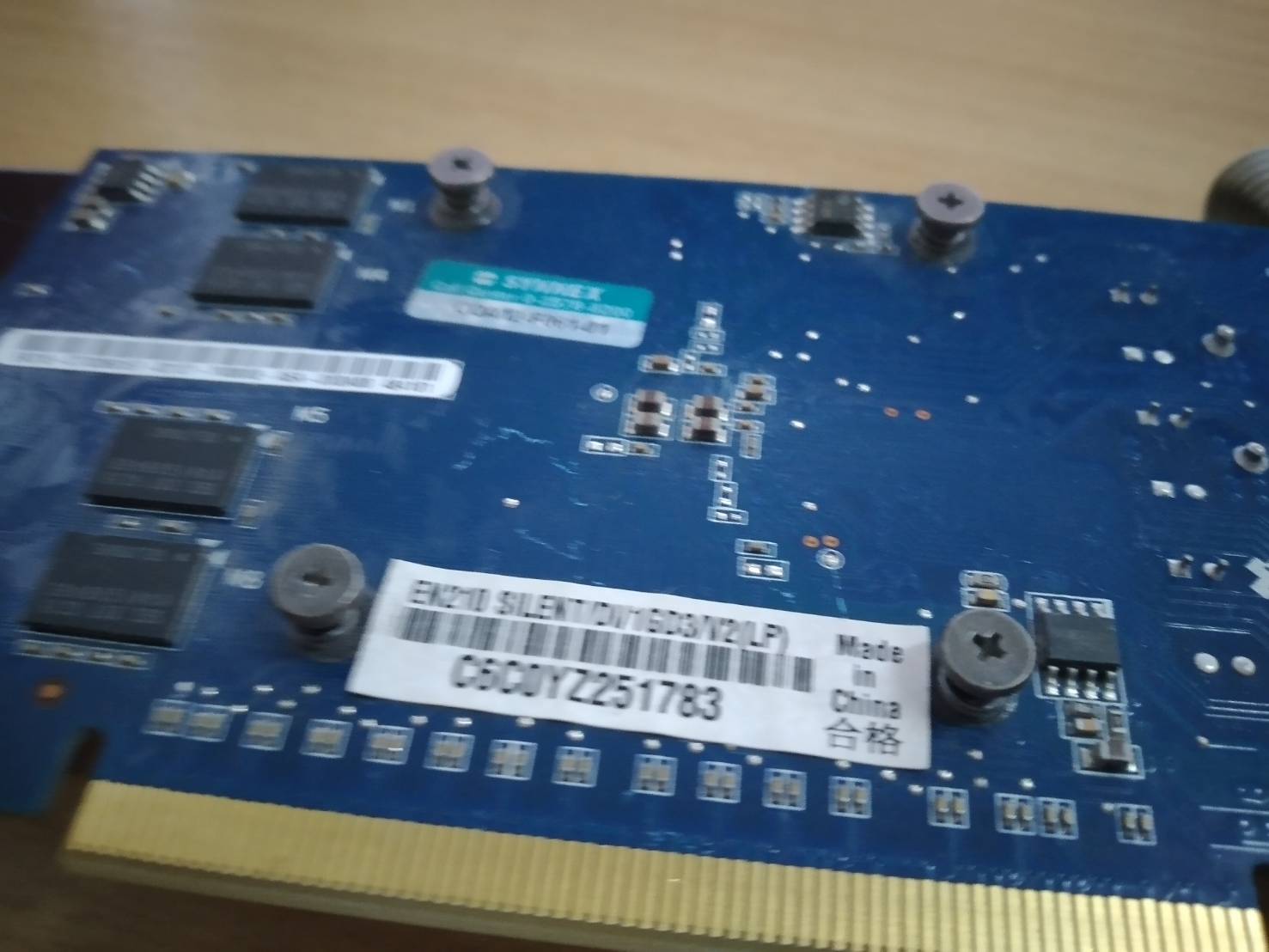 ASUS EN210 SILENT/DI/1GD3/V2(LP) - graphics card - GF 210 - 1 GB PCI Express 2.0 x16 64-bit DDR3 รองรับ Port DVI-I , HDMI ,VGA