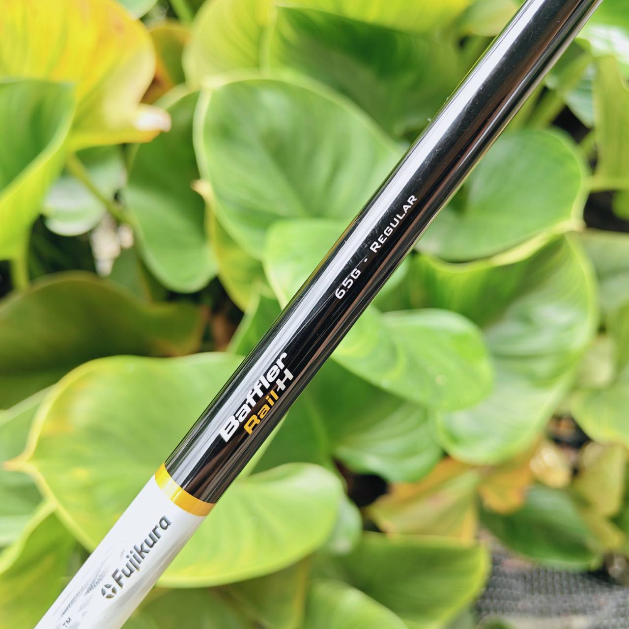 COBRA BAFFLER RAIL H U5 (25°) จุดเด่นคือ “รางใต้ sole” หรือ Baffler Rail Technology