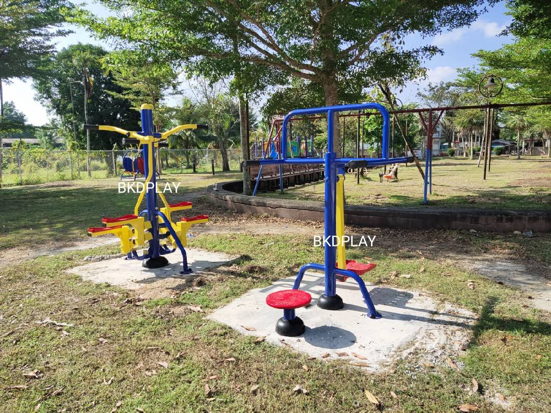 เครื่องออกกำลังกายกลางแจ้งผู้ใหญ่,บริหารเอว-แผ่นหลัง (แบบยืนบิดเอวนวดหลัง),ลานกีฬาอเนกประสงค์ ,สวนสาธารณะ ,เทศบาล ,หมู่บ้าน ,ผลิตในไทย ,สั่งทำตามสีที่ต้องการได้