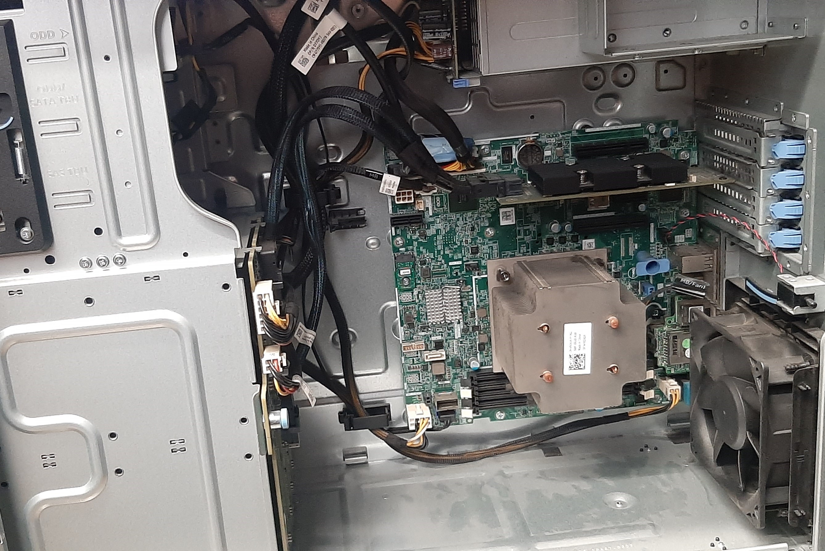 Dell T330 เซิร์ฟเวอร์ มือสอง มีประกันร้าน ดูแลดี(E3-1220v5 Ram16GB HDD500GB x8)