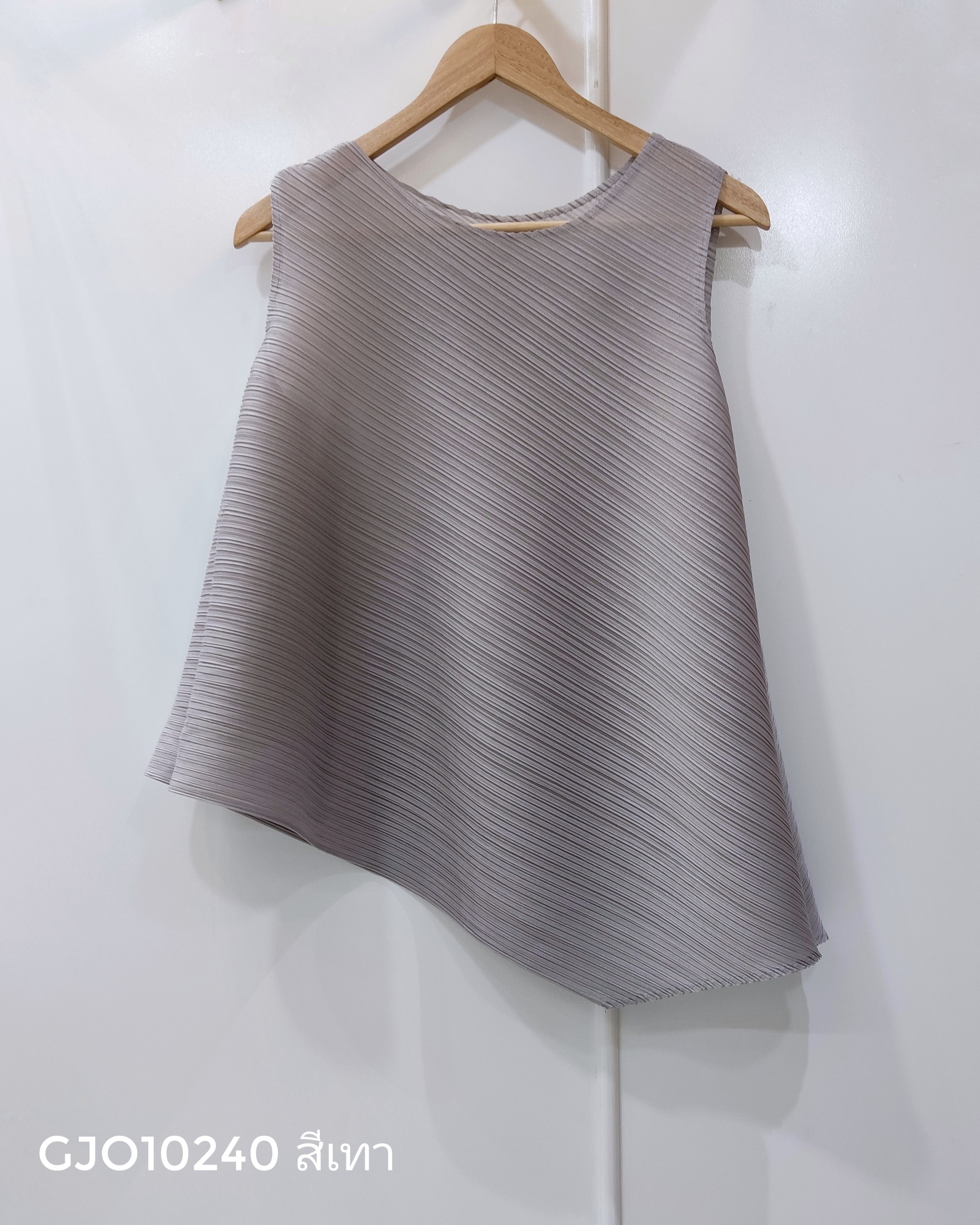 2MUAY รุ่น GJO10240 เสื้ออัดพลีท SLEEVELESS ASYMMETRIC PLEATED TOP