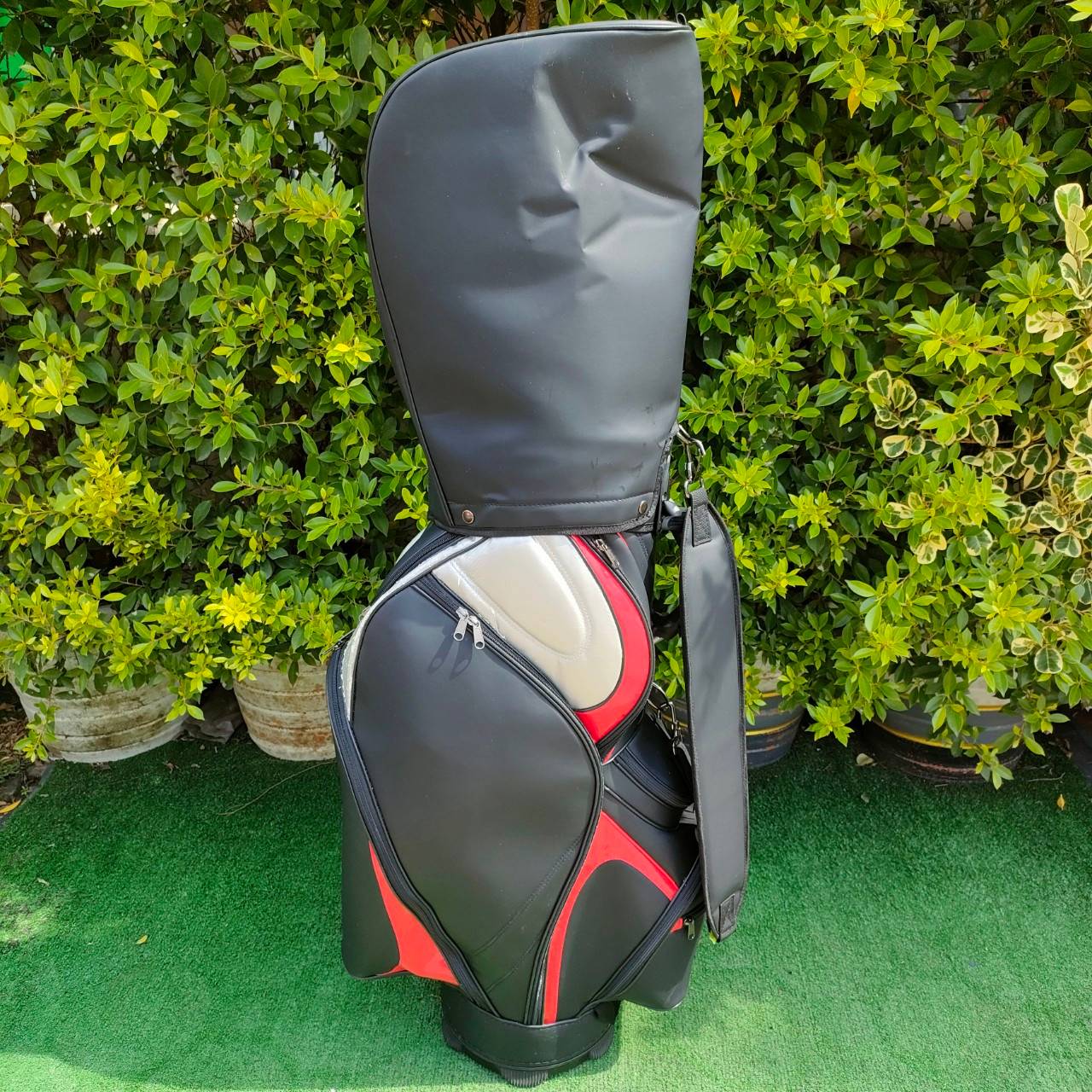 ถุง TOUR CUSTOM ของใหม่ไม่เคยใช้ แต่เก็บในสต๊อคนาน ** มีตำหนิ หนังส่วนหน้าลอก ** ลดราคาพิเศษสำหรับท่านที่ไม่ซีเรียส!! มือหนึ่ง ของแท้ BY NakaraLuxurious