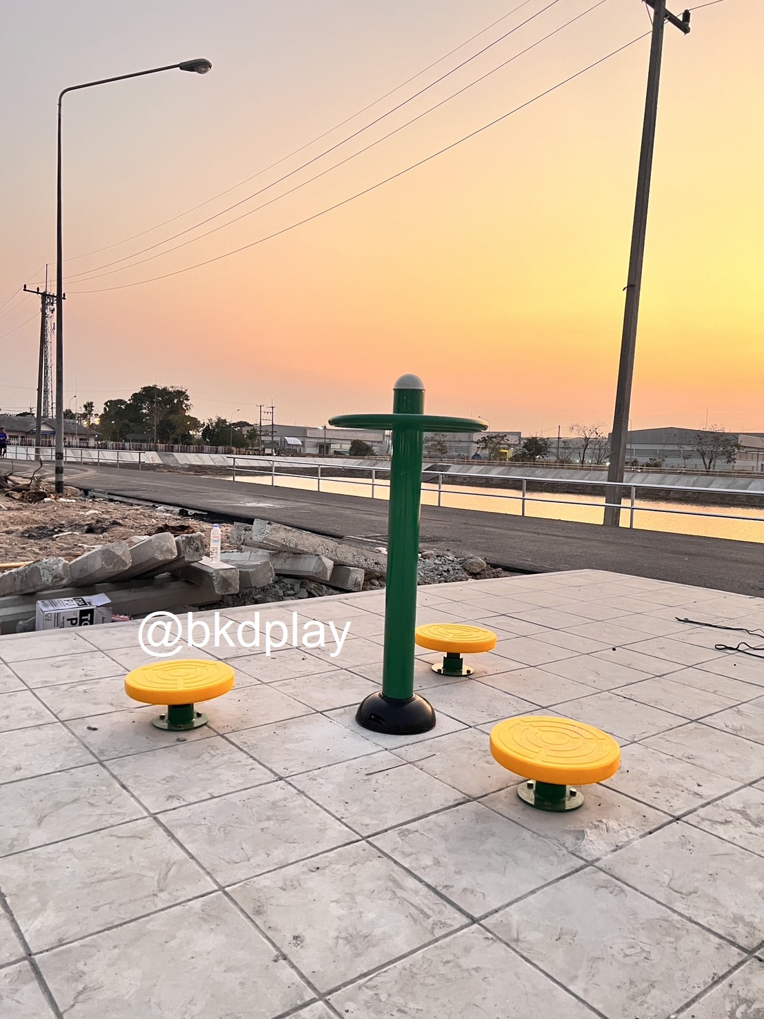 เครื่องออกกำลังกาย กลางแจ้ง ชุดบริหารเอว 3 ที่ ลานกีฬาอเนกประสงค์, สนามกีฬา งานนำเข้าสำเร็จรูป พร้อมส่ง เป็นสีตามแบบเท่านั้น