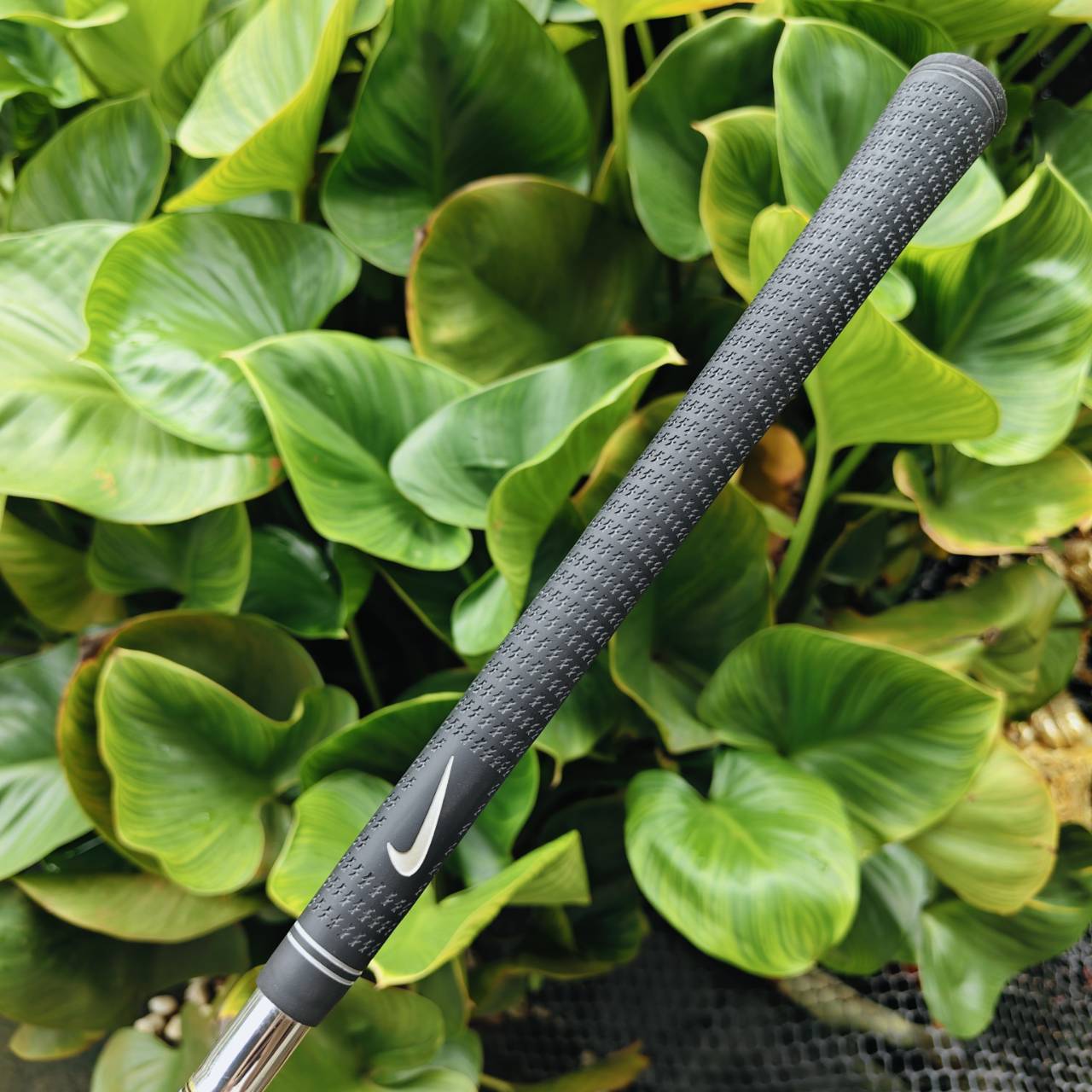 Nike SV‑T Wedge – 56° / Bounce 14° Sand Wedge ที่ให้ Spin ควบคุมระยะ รอบกรีนได้แม่นยำ