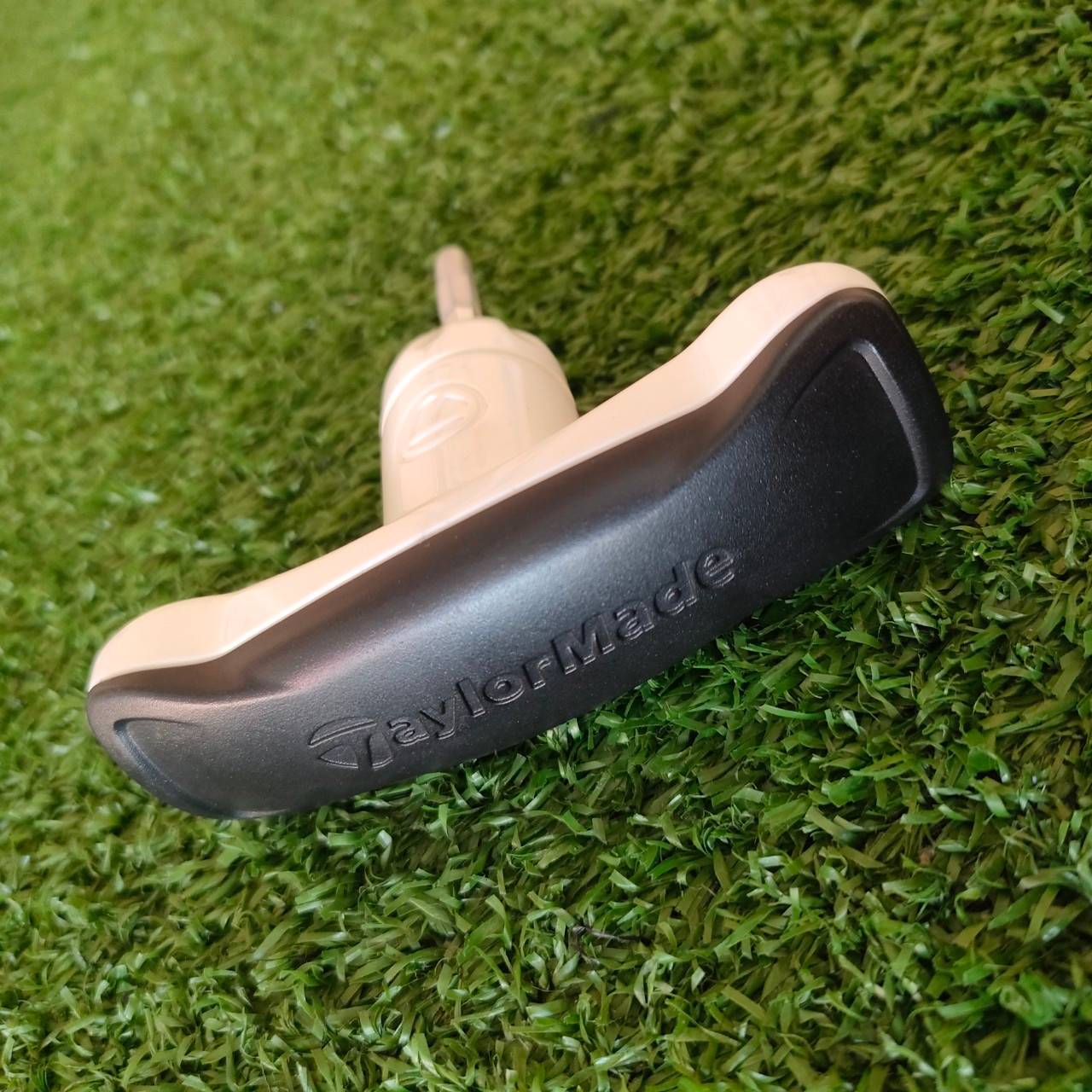 ตัวไข TAYLORMADE มือสอง มาพร้อมถุงใส่ตัวไข ของแท้ๆ สภาพสวยงามๆ เดิมๆ มือสอง ของแท้ BY NakaraLuxurious