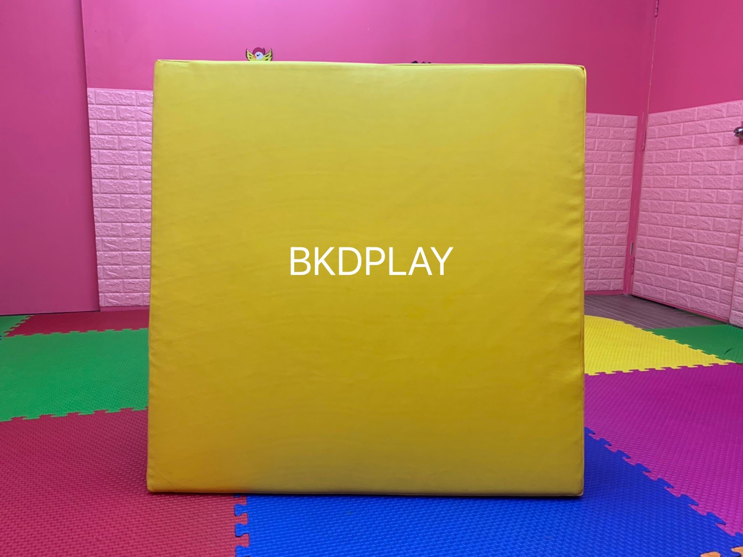 Promotion เบาะรองคลานราคาต่อ 1 แผ่น สั่งทำตามสีที่ต้องการได้,เบาะปูพื้นนุ่มนิ่ม, เบาะหนัง pvc กรุผนัง แผ่นปูพื้น, กันกระแทก เบาะออกกำลังกาย พร้อมส่ง ราคาลดล้างสต็อค เลือกสีไม่ได้