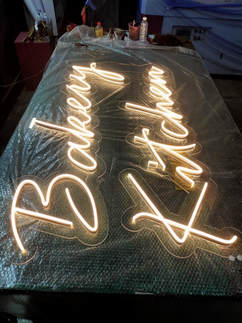 ไฟนีออน เฟค