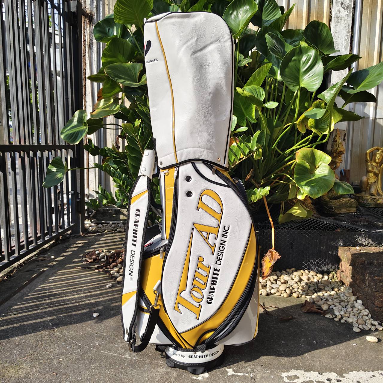 ถุงกอล์ฟ TOUR AD ถุง TOUR ใบใหญ่ ภายในบุกำมะหยี่ น่าใช้แบบสุดๆเลยค่ะ