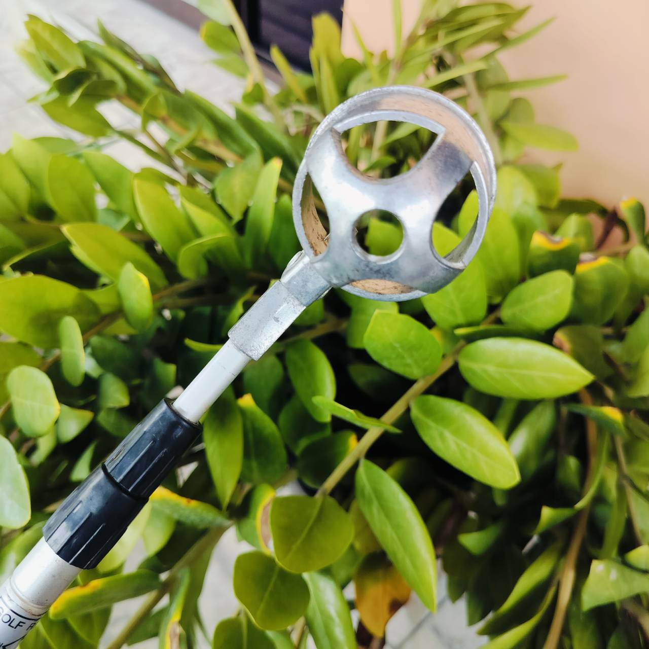 ที่ตักลูกกอล์ฟจากน้ำมือสอง สภาพพร้อมใช้ เก็บได้เล็กมาก และเวลาใช้ ยืดได้ยาวมาก หลายจังหวะ หลายข้อต่อเลยค่ะ