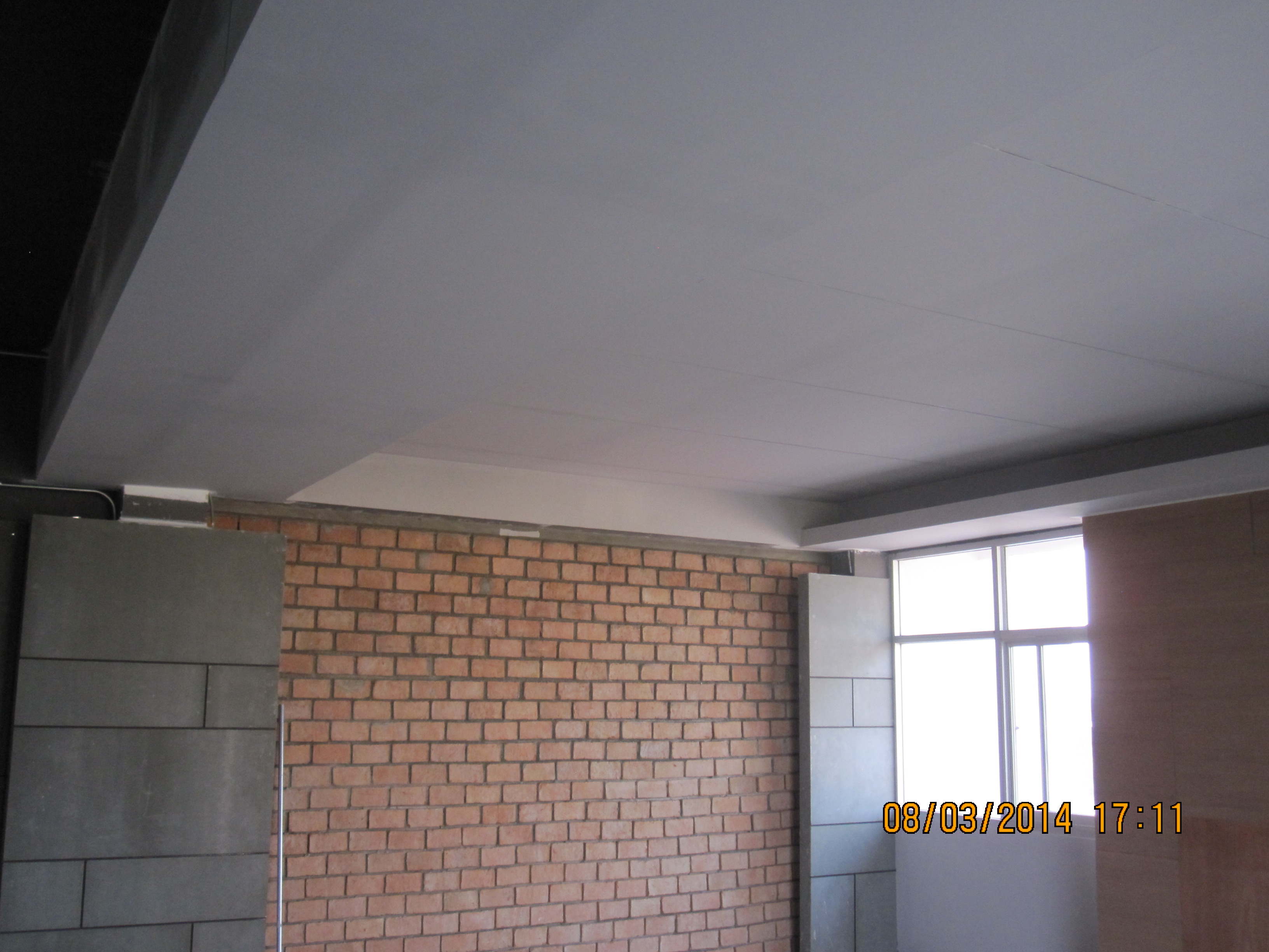 โรงเรียนสมุทรปราการ ตกแต่งหอประชุมใหม่