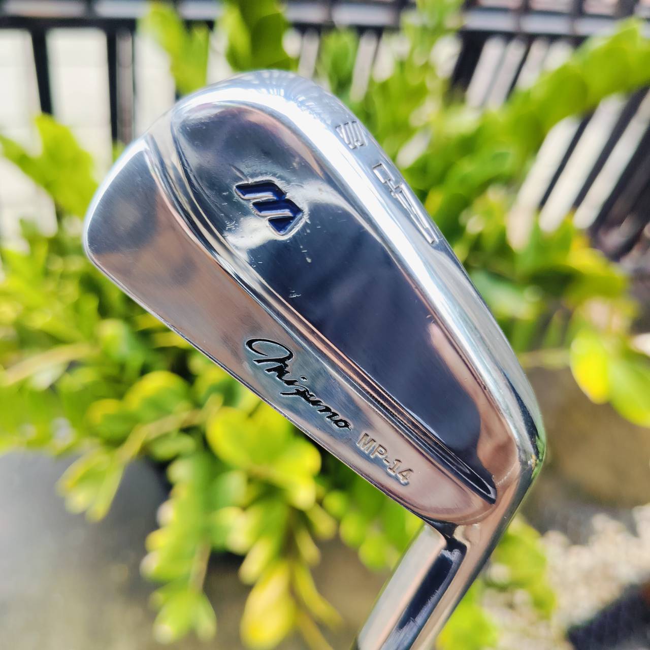 เหล็ก 4 MIZUNO MP-14 ก้าน DYNAMIC GOLD S300 ใส่กริพ GOLF PRIDE สภาพใหม่สวยมาก วัสดุ FORGED นุ่ม แน่นมาก สปินดีมาก ตีแบบแต่งช๊อตได้ ไม้กอล์ฟพรีเมี่ยมมือสอง ของแท้ By NakaraLuxurious