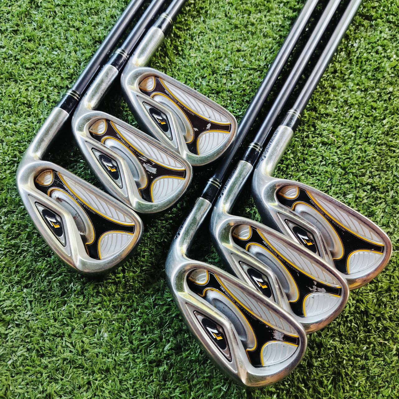 ชุดเหล็ก TAYLORMADE r7 มีเหล็ก 5-9 เเละ PW ครบค่ะ ก้าน RE*AX 65 FLEX R ทั้งชุด ไม้กอล์ฟพรีเมี่ยมมือสอง ของแท้ By NakaraLuxurious