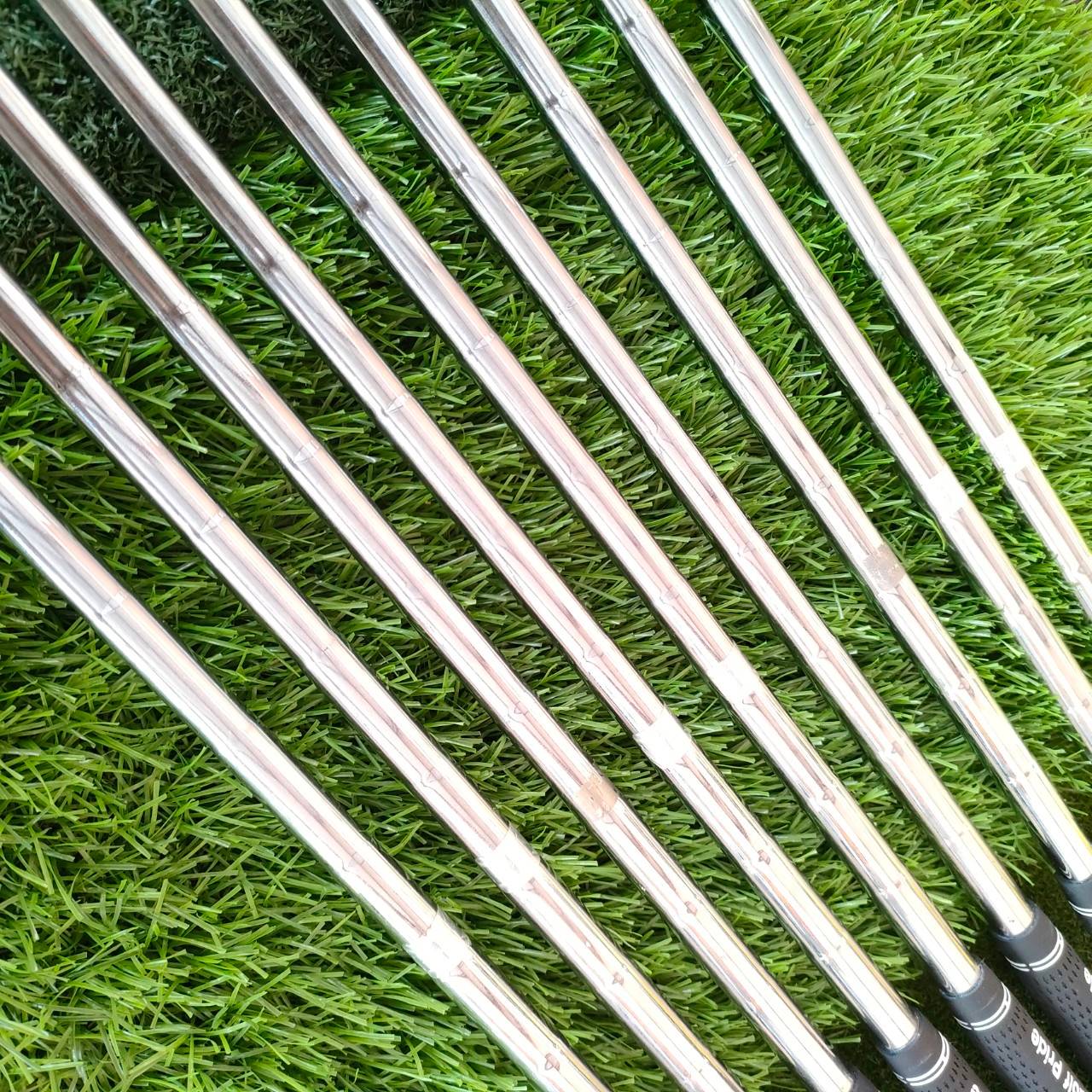 ชุดเหล็ก TAYLORMADE R11 มีเหล็ก 4 - PW AW SW สภาพสวยเลยครับ ตีดี ตีง่าย ตีไกลครับ สวยๆนานๆเข้ามา