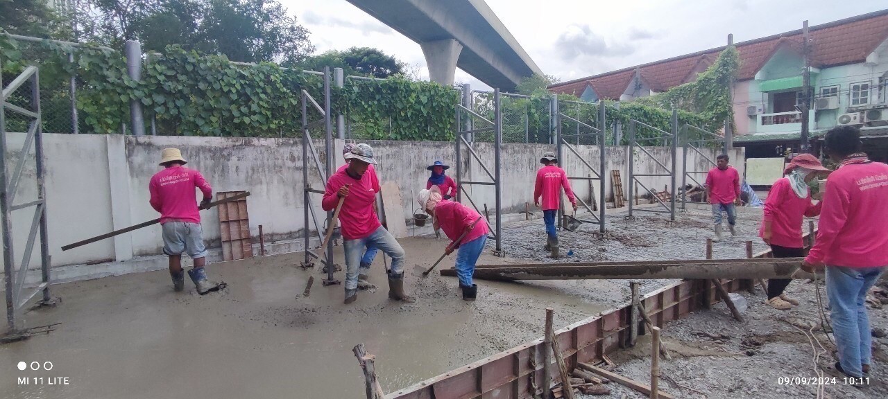 ลานที่จอดรถ อาจารย์หมอ ร.พ.ศิริราช