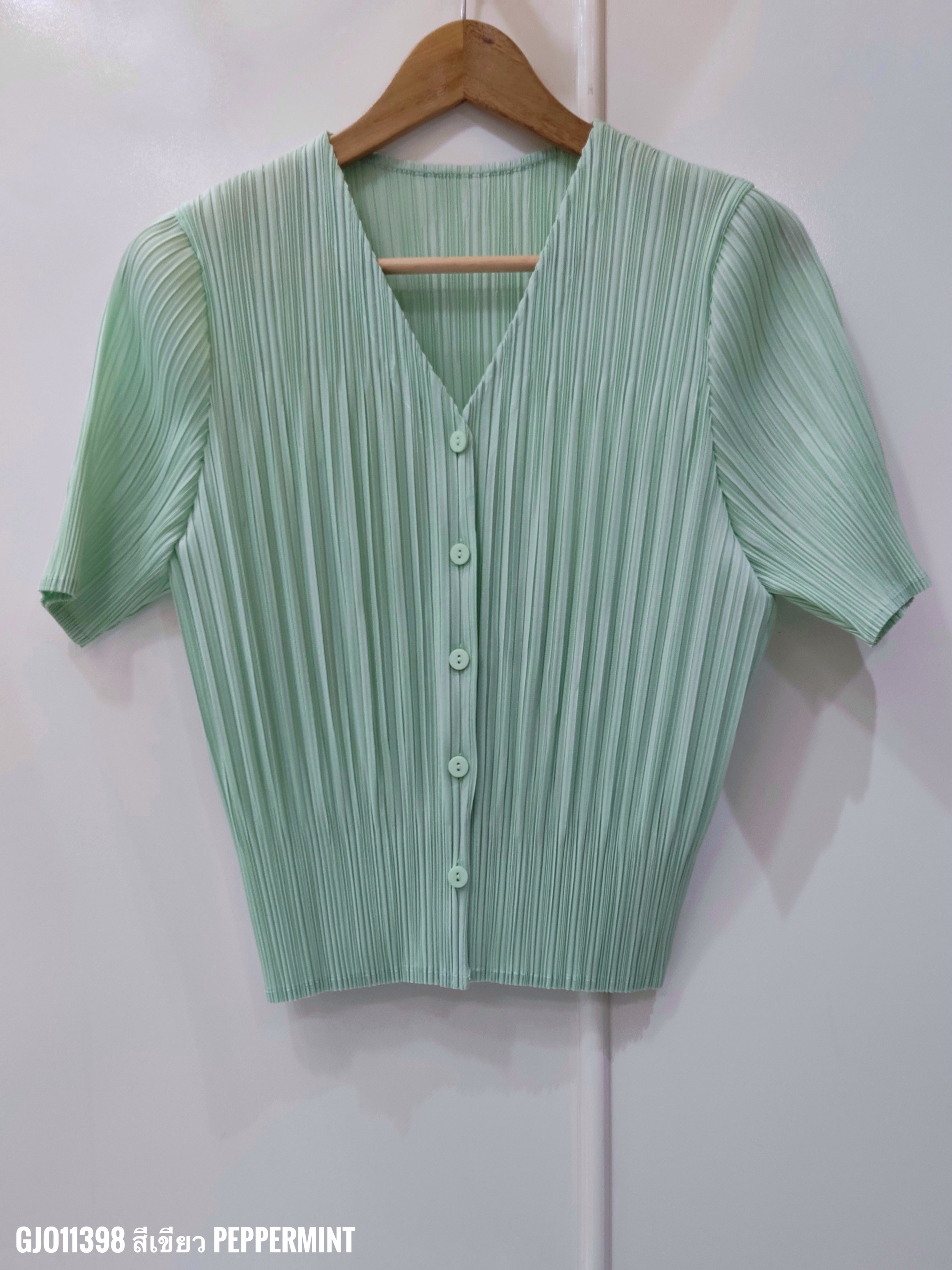 2MUAY รุ่น GJO11398 เสื้ออัดพลีท V NECK BUTTON FRONT PLEATED TOP 10 สี FREE SIZE
