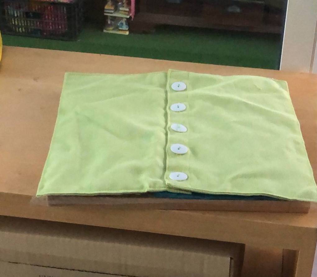 กรอบฝึกการแต่งตัว ตู้ใส่ได้ 6 ชิ้น (สามารถเลือกชุดฝึกเพิ่มได้) ฝึกแต่งกาย ผูกเชือก ติดกระดุม รูดซิป ใส่เข็มขัด และอื่นๆ สื่อการสอน เด็กอนุบาลมอนเตสซอรี่ ,montessori, สื่อการสอนประถม