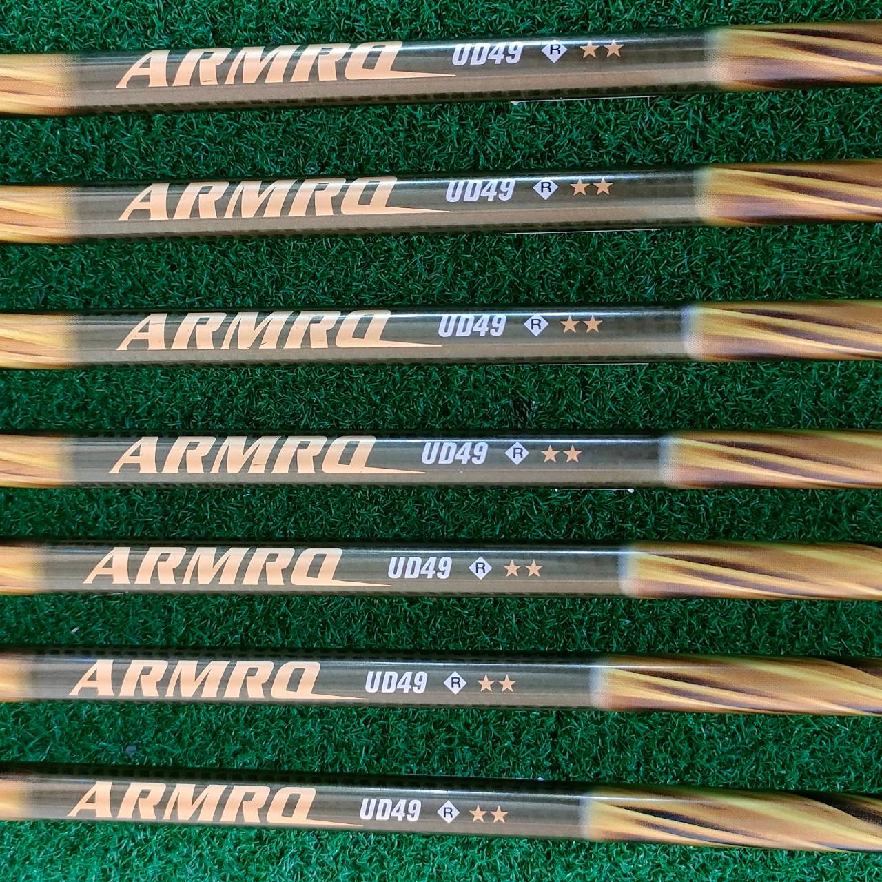 ชุดเหล็ก HONMA BERES FORGED-F MG700 มีเหล็ก 5 - 11 มีมากชิ้นกว่าชุดอื่น ระยะตีไกลกว่าเหล็กปกติถึง 1 เบอร์ เช่น เหล็ก 5 ตีระยะเท่าเหล็ก 4 สุดยอดวัสดุพรีเมี่ยมแบบสุดๆ และ ก้าน ARMRQ UD49 ก้าน 2 ดาว ** FLEX R