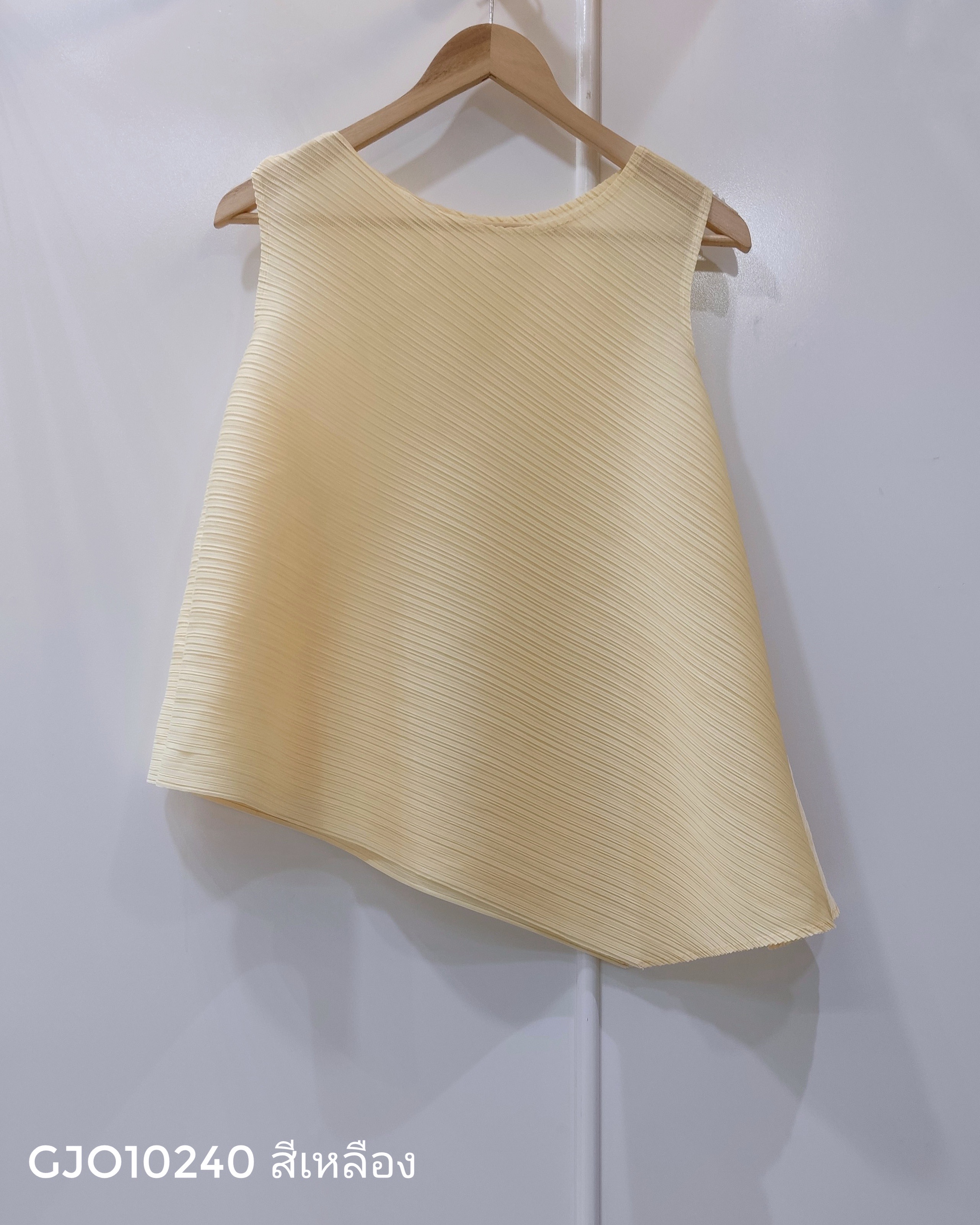 2MUAY รุ่น GJO10240 เสื้ออัดพลีท SLEEVELESS ASYMMETRIC PLEATED TOP