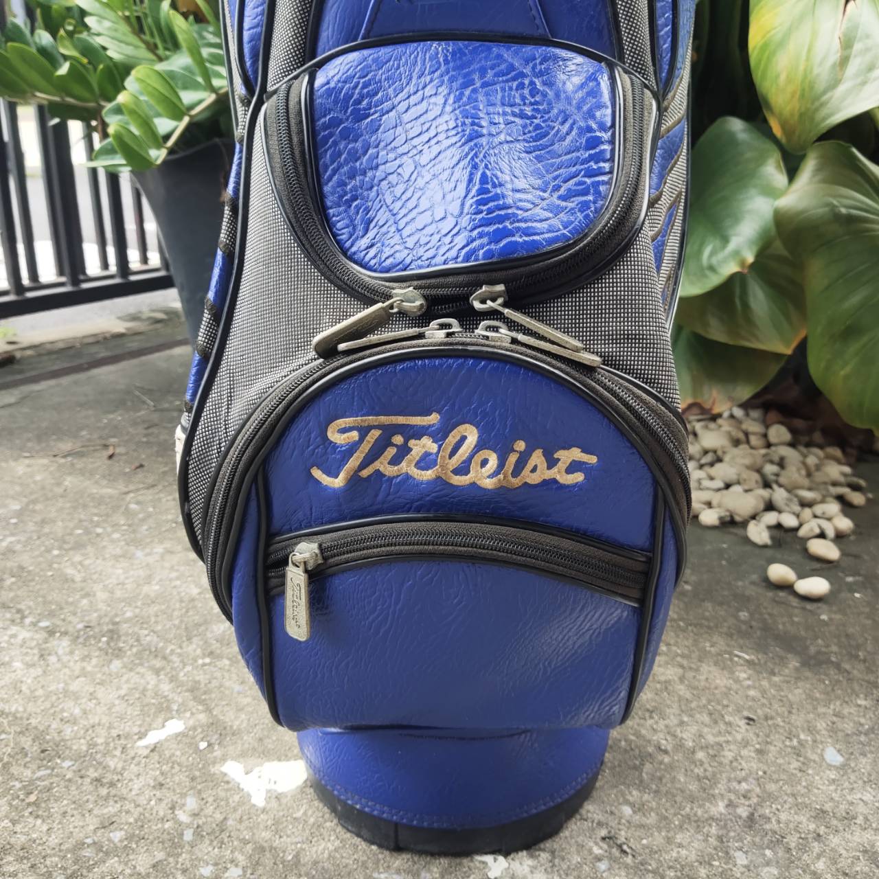 ถุงกอล์ฟ Titleist ถุง TOUR ใบใหญ่ มือสอง สภาพสมบูรณ์ เดิมๆเลยค่ะ