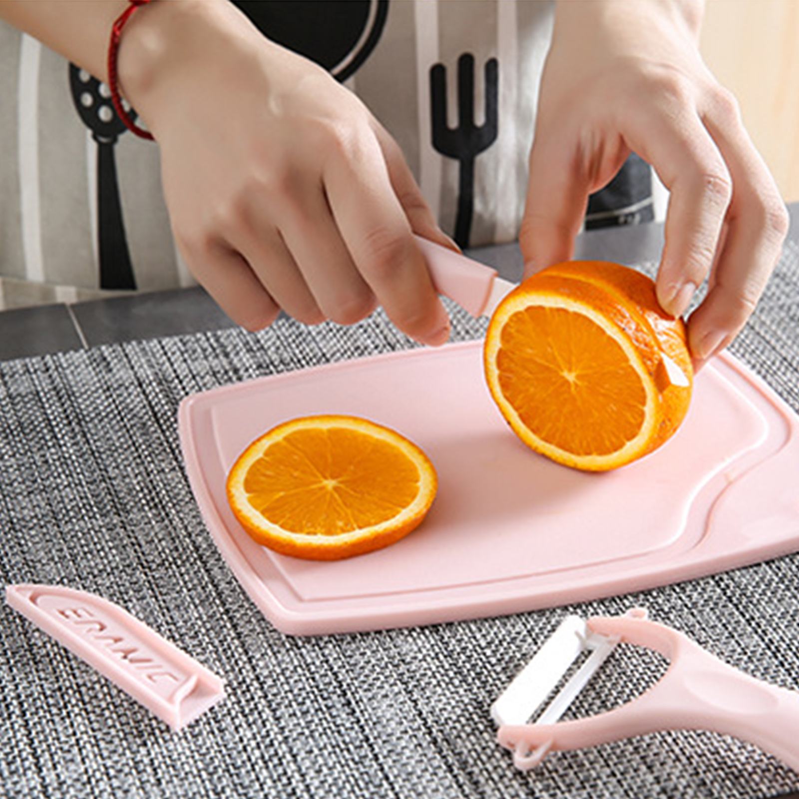 🔥Sale ลดราคา🔥 ชุดมีดปอกผลไม้ แบบเซต 2ชิ้น และ3ชิ้นพร้อมเขียง มีปลอกมีด พกพาสะดวก ใบมีดเซรามิก มีหลายสีให้เลือก