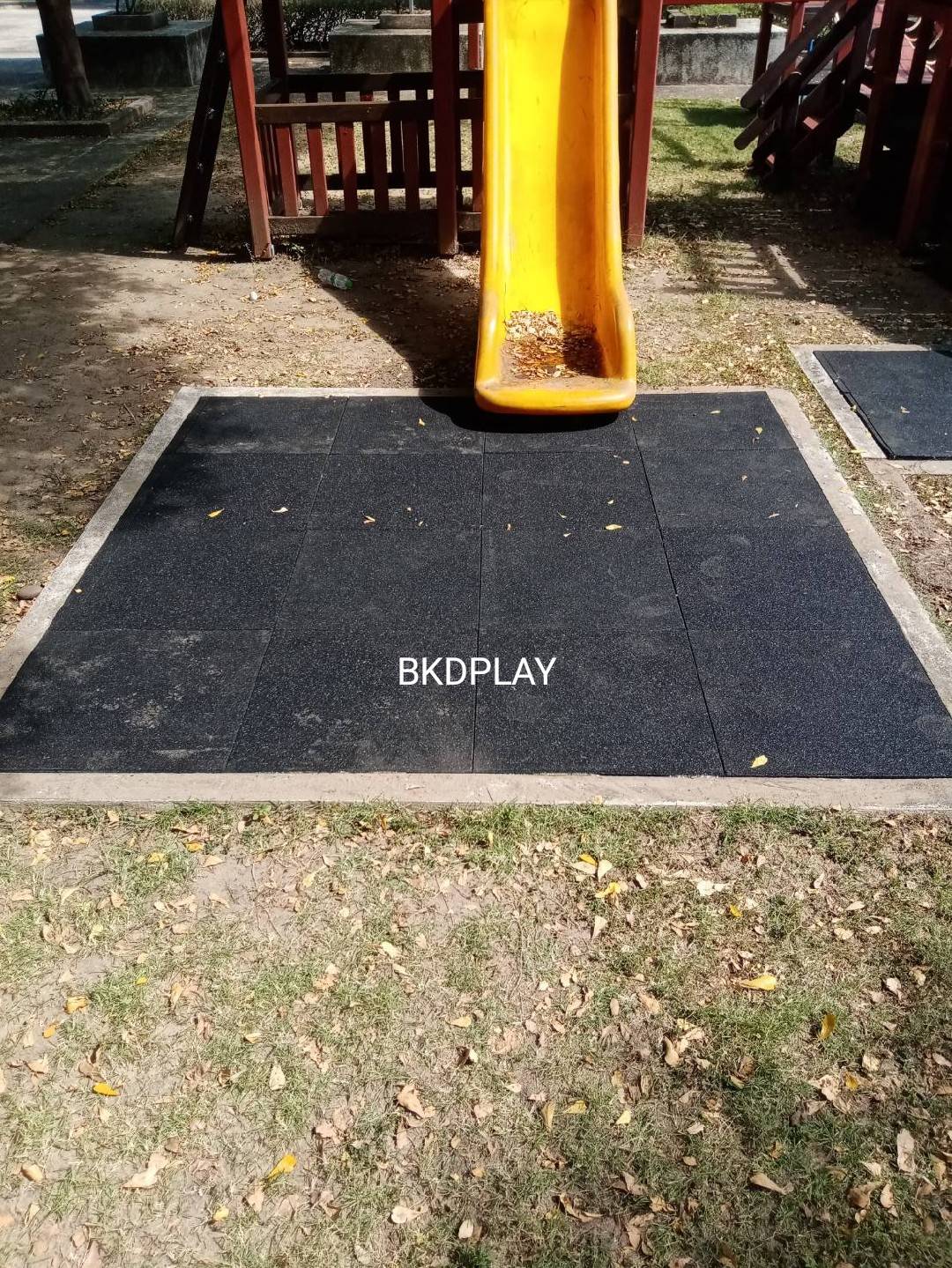 แผ่นยาง EPDM ราคาต่อ1ตร.ม. 4แผ่น แผ่นยางสังเคราะห์ ,แผ่นปูกันกระแทก,แผ่นปูพื้นสนามเด็กเล่น, พื้นยางEPDM ,ปูสนามเด็กเล่น,สนามกีฬา ห้องฟิตเนส พร้อมส่ง ราคาโรงงาน มีสีดำ เทา น้ำเงิน เหลือง แดง เขียว