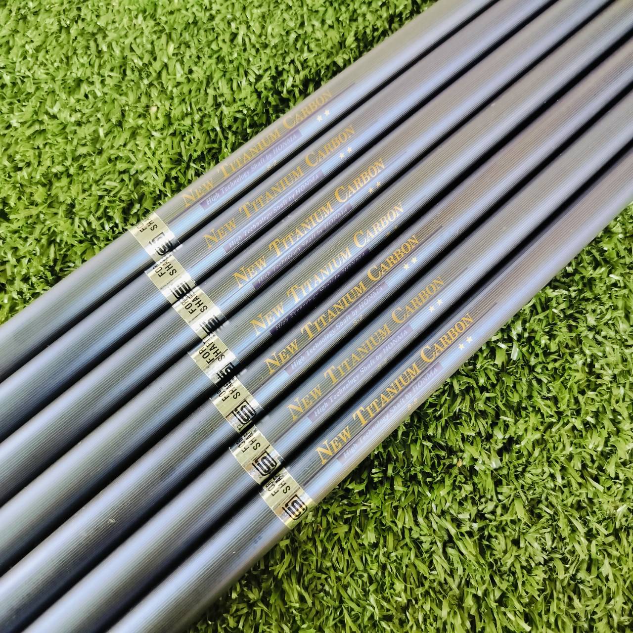 ก้านสำหรับใส่ Driver high technology shaft by HONMA ความยาวเฉพาะก้าน 45 นิ้ว เป็นก้าน TITANIUM CARBON ระดับ 2 ดาว เป็นก้านสุดยอดคุณภาพ ก้านไม้กอล์ฟพรีเมี่ยมมือหนึ่ง ของแท้ By NakaraLuxurious
