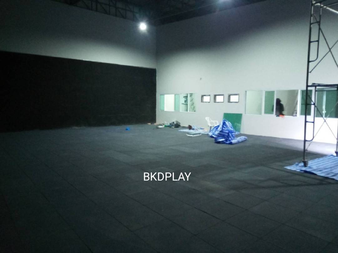 แผ่นยาง EPDM ราคาต่อ1ตร.ม. 4แผ่น แผ่นยางสังเคราะห์ ,แผ่นปูกันกระแทก,แผ่นปูพื้นสนามเด็กเล่น, พื้นยางEPDM ,ปูสนามเด็กเล่น,สนามกีฬา ห้องฟิตเนส พร้อมส่ง ราคาโรงงาน มีสีดำ เทา น้ำเงิน เหลือง แดง เขียว