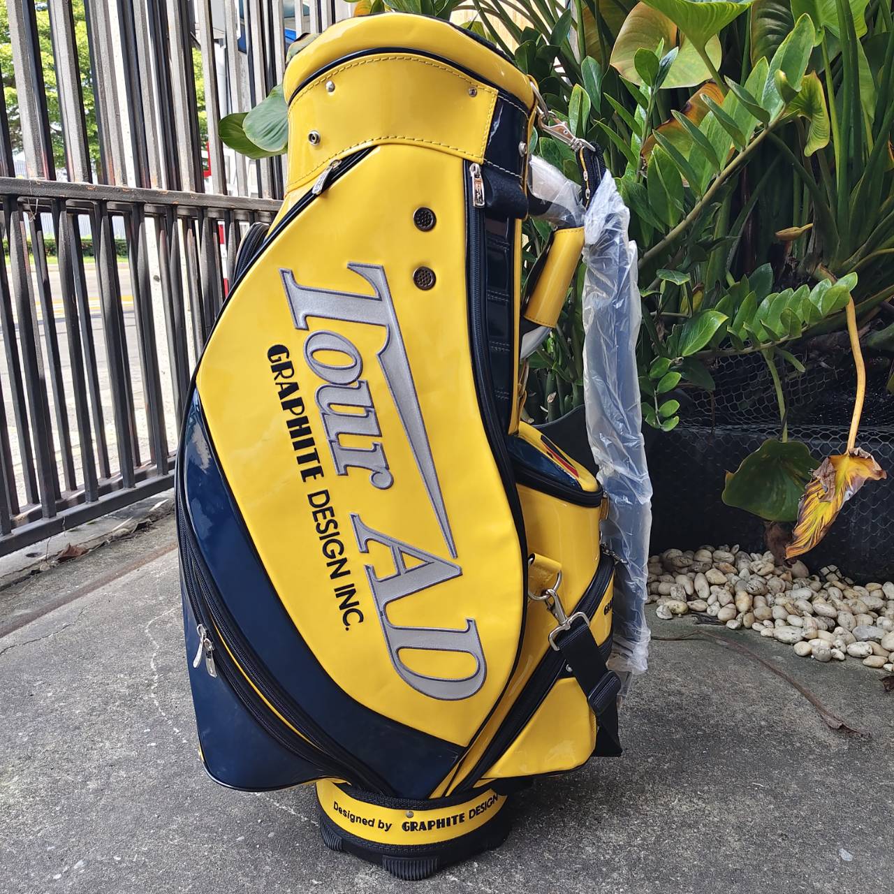 ถุงกอล์ฟ TOUR AD ถุง TOUR ใบใหญ่ มือสองสภาพสวยมาก แทบไม่ได้ใช้เลย วัสดุดีมากๆ ภายในบุกำมะหยี่