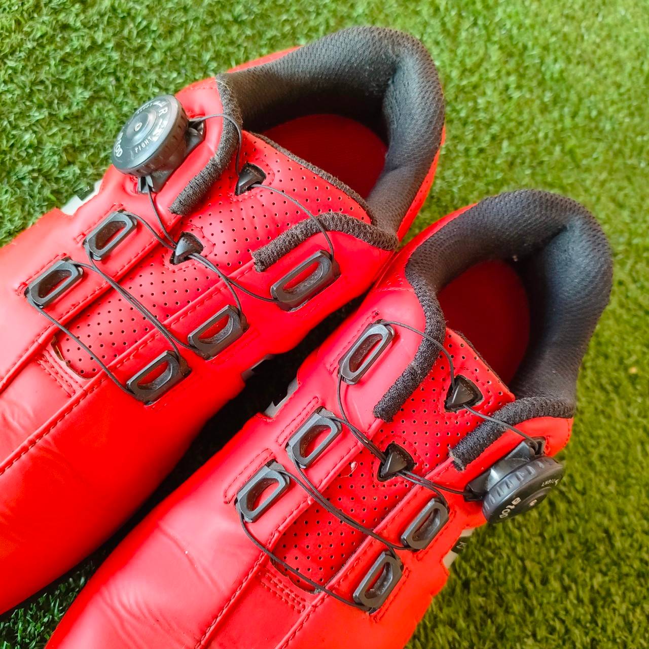 รองเท้ากอล์ฟ BRIDGESTONE มือสอง ขนาดไชส์ 26 เซนติเมตร ปุ่มหมุนเเบบออโต้ สีสวยจ๊าบสุดๆ ไม้กอล์ฟมือสอง ของแท้ BY NakaraLuxurious