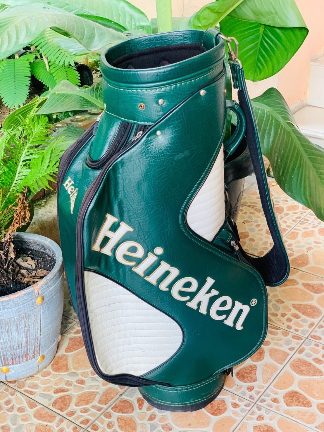ถุงกอล์ฟหนัง HEINEKEN ใบใหญ่ 9 นิ้ว
