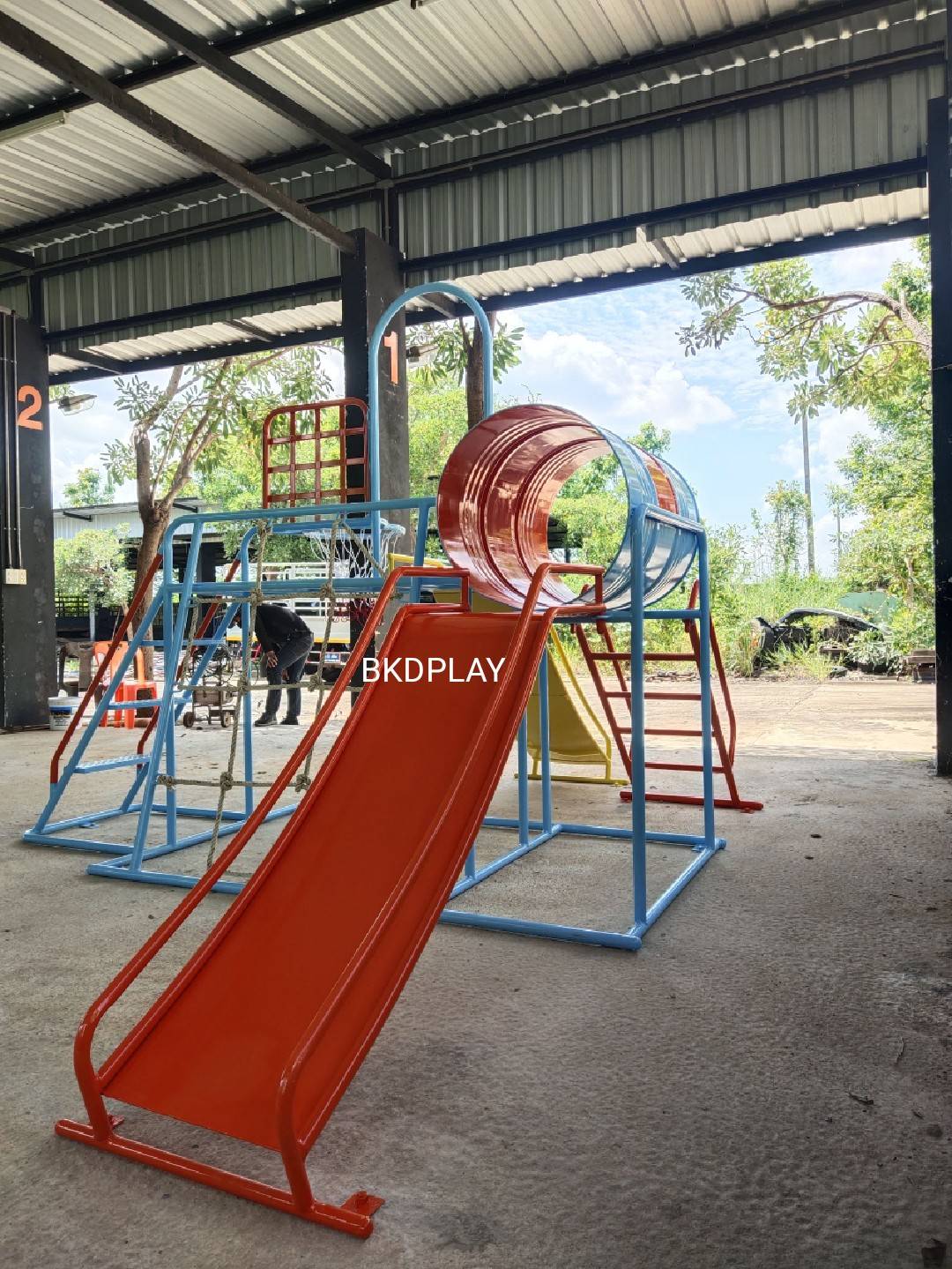 เครื่องเล่นสนามชุดรวมD ประกอบด้วยสไลเดอร์ปีนป่ายแป้นบาสและถังลอด, เครื่องเล่นสนามกลางแจ้ง , เครื่องเล่นสนามเหล็ก, ของเล่น, OutdoorPlayground,สนามเด็กเล่น,เครื่องเล่นงบสพฐ.ประชารัฐ ราคาโรงงาน