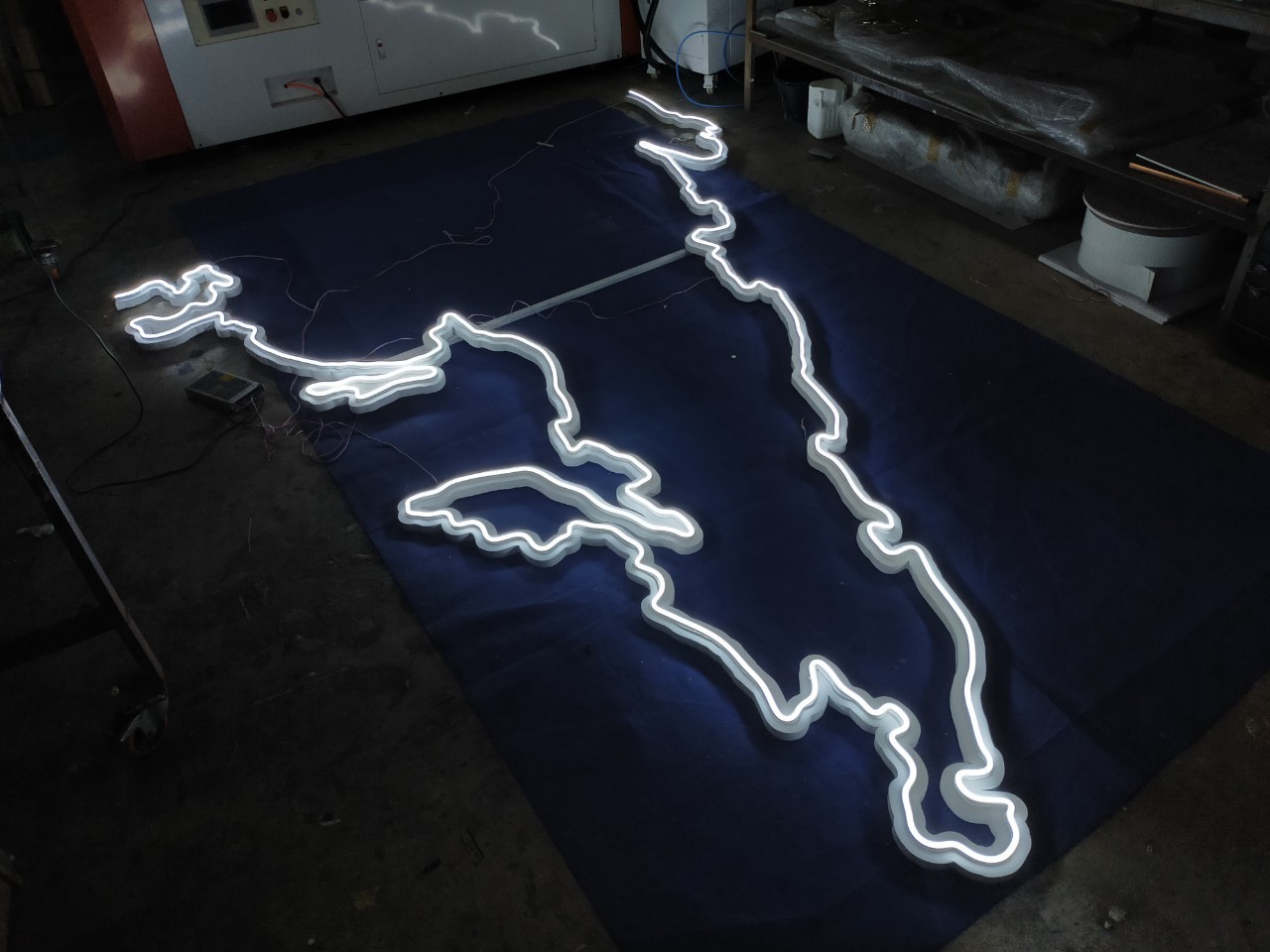 ไฟนีออน เฟค