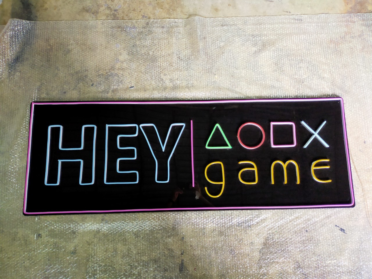 ไฟนีออน เฟค