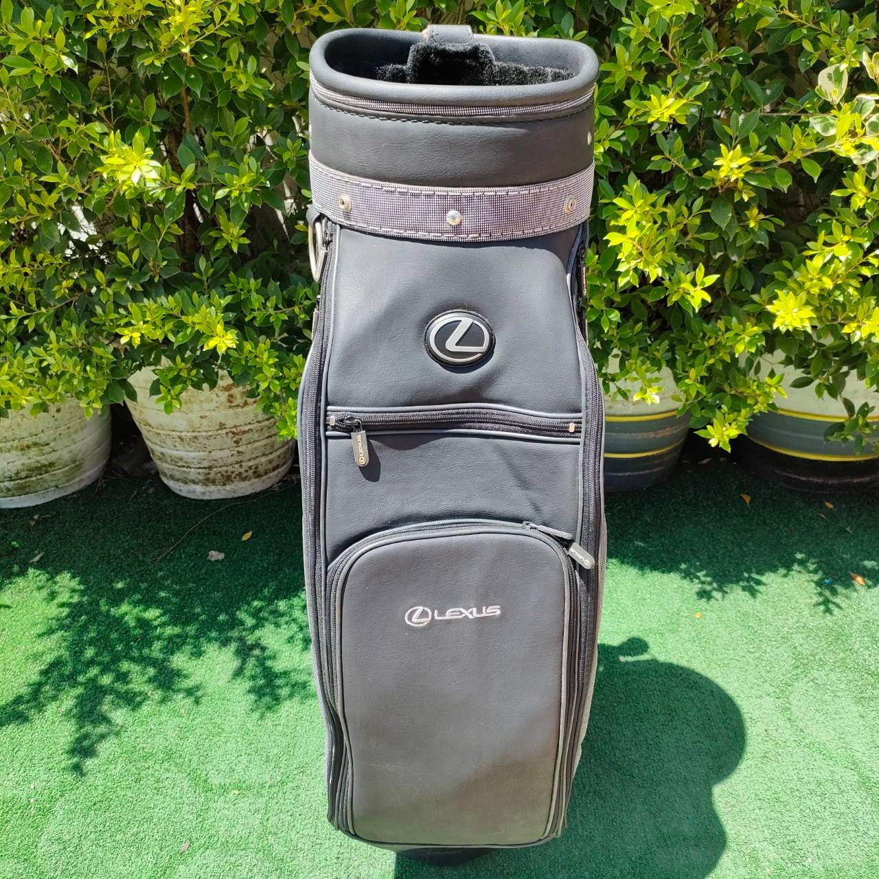 ถุงกอล์ฟ LEXUS มือสอง สภาพสวยสมบูรณ์ ภายในบุกำมะหยี่ ใส่ได้หลายช่อง ของจริงสวยสภาพดี มือสอง ของแท้ BY NakaraLuxurious